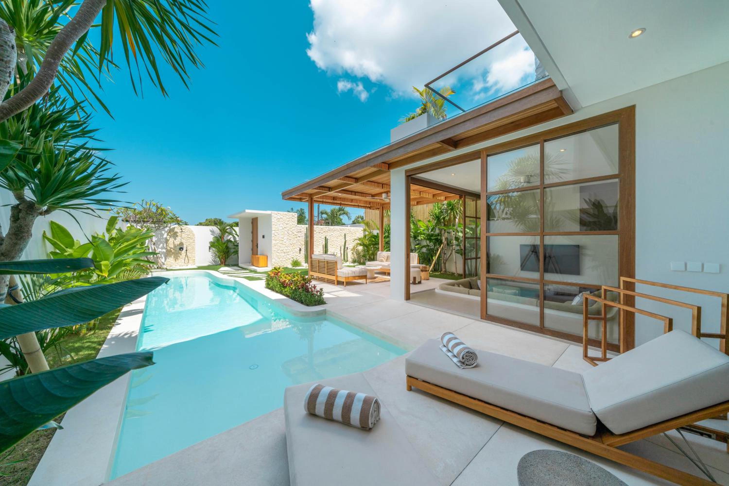 Umalas Escape - Premier 3BR Tropical Villa Steps from Canggu view 5