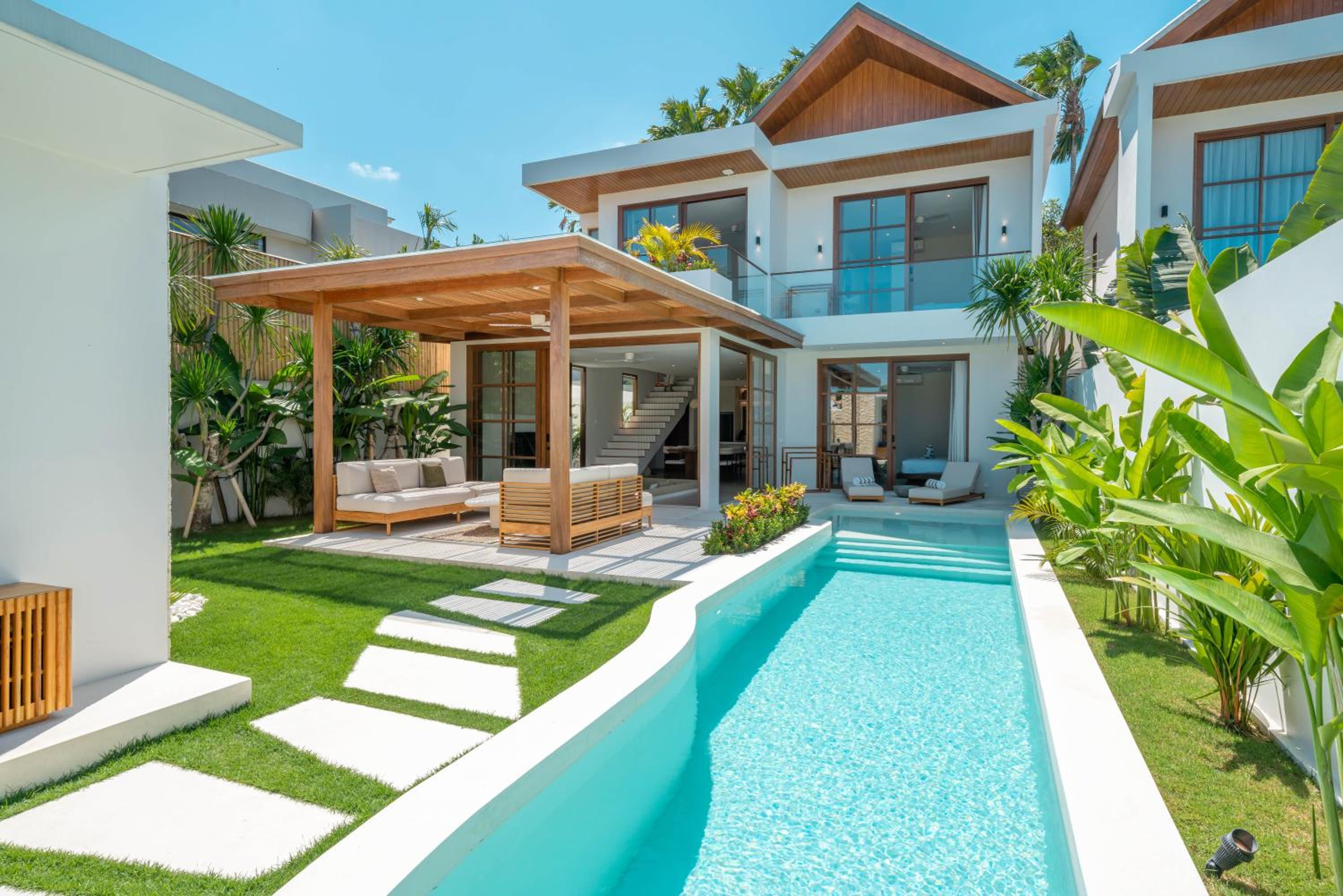 Umalas Escape - Premier 3BR Tropical Villa Steps from Canggu view 3