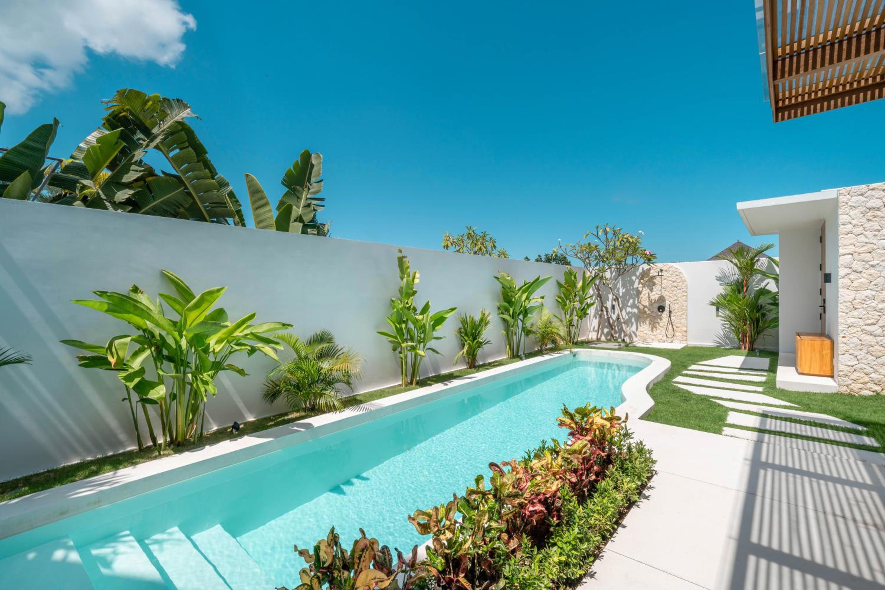 Umalas Escape - Premier 3BR Tropical Villa Steps from Canggu view 4
