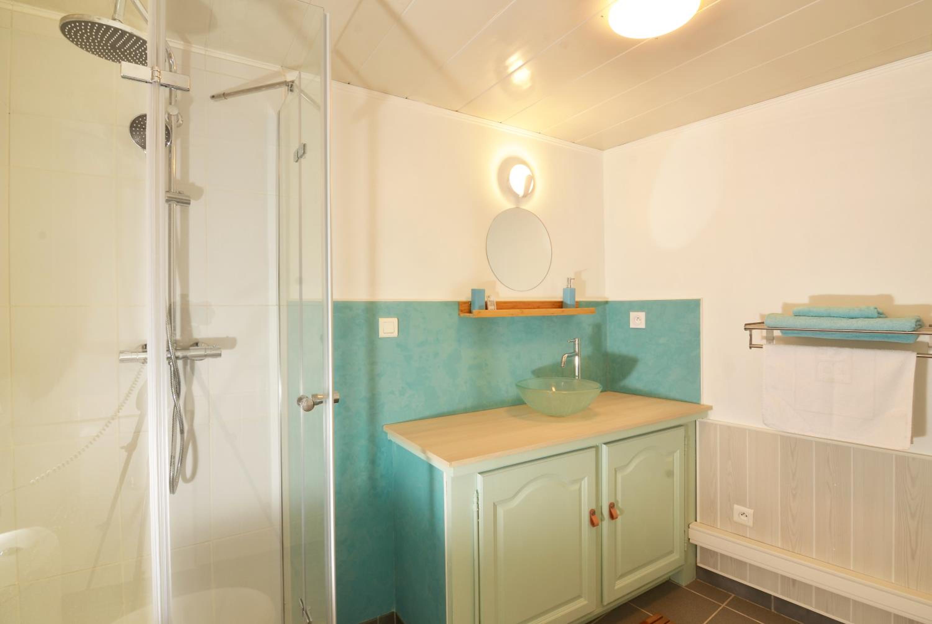 Clementine - Joli studio privé avec clim calme à 70 m du centre village de Lauris