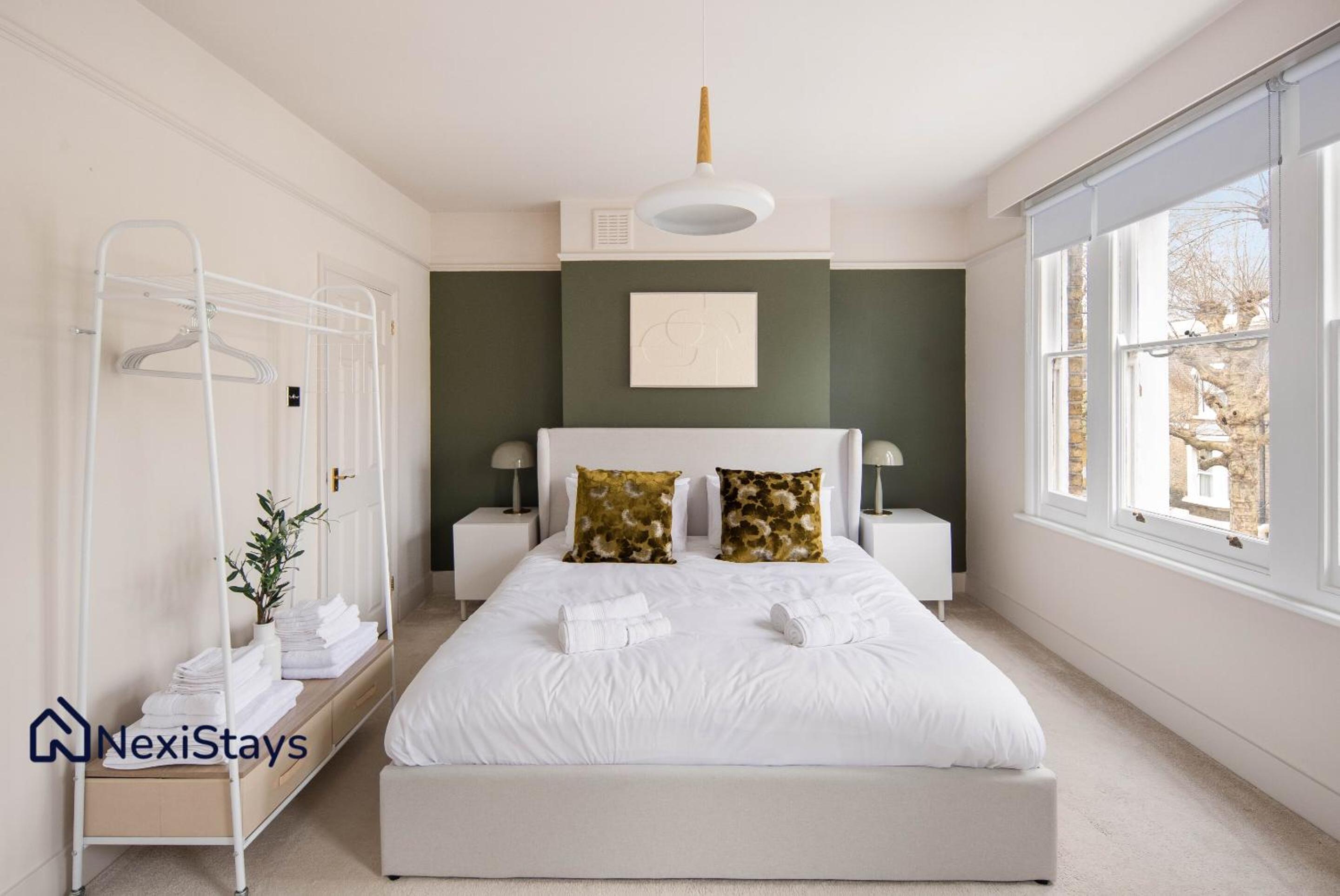 10 Mins Walk to The Oval, The Kennington Retreat