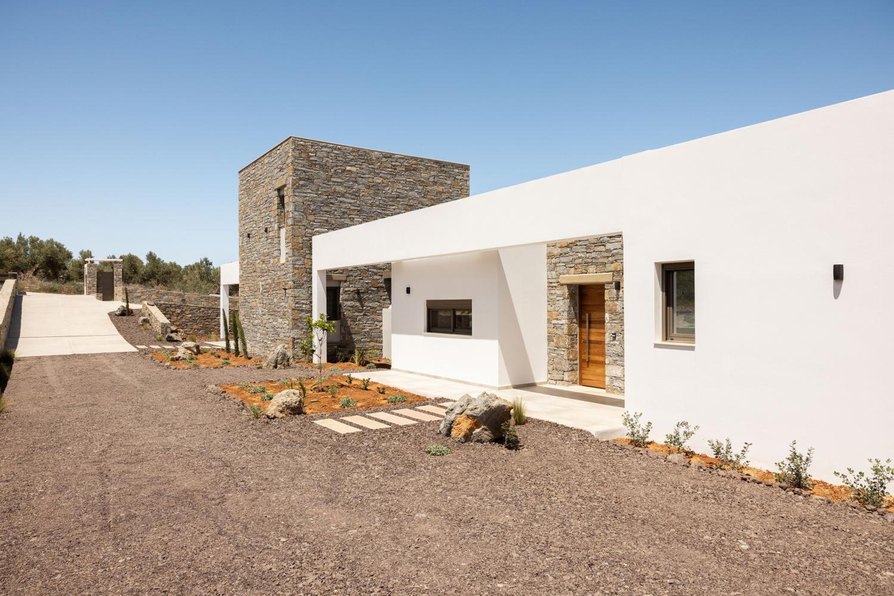 Porto Cali, Earthy Retreat Amidst Nature by etouri