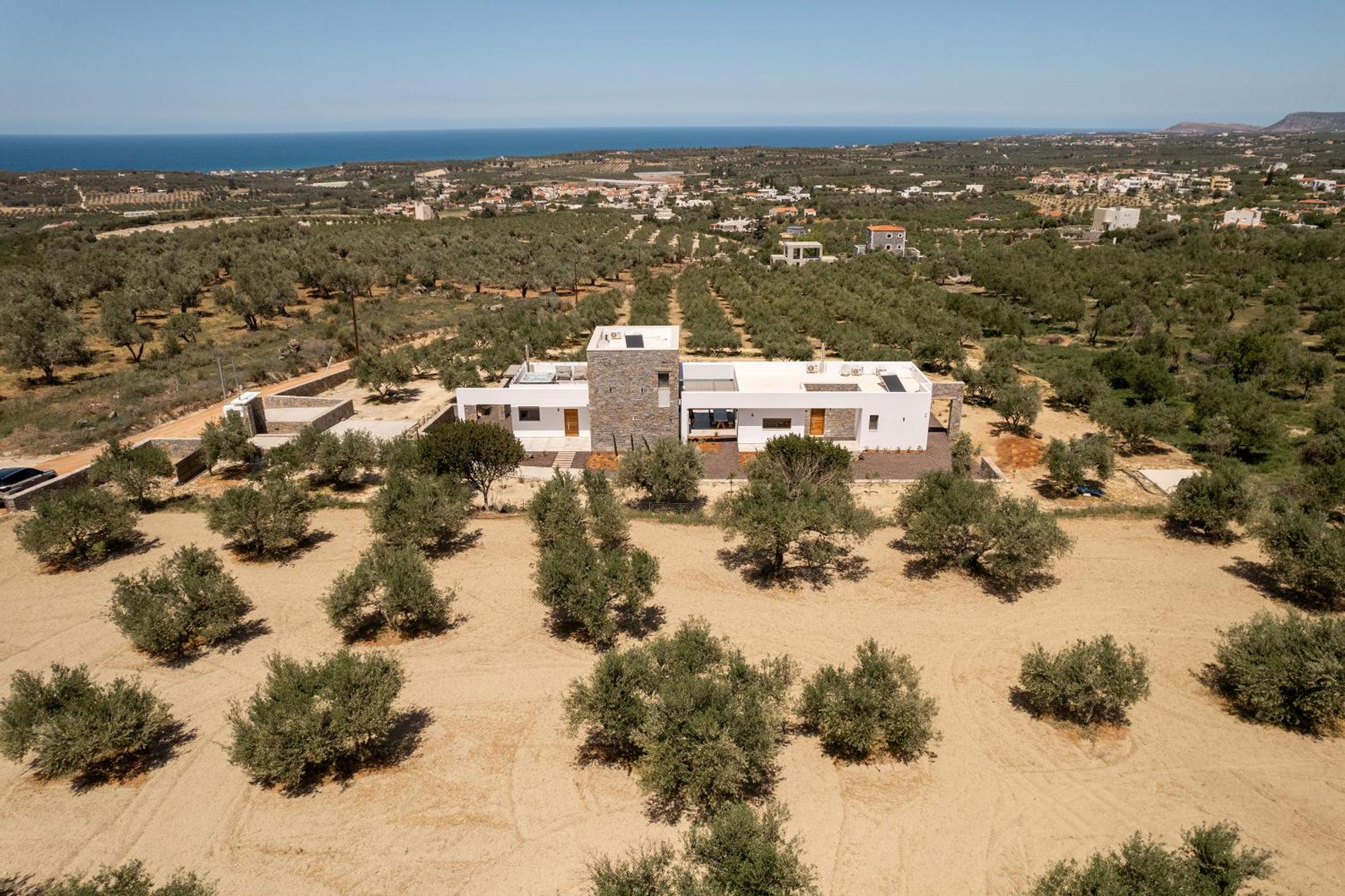Porto Cali, Earthy Retreat Amidst Nature by etouri
