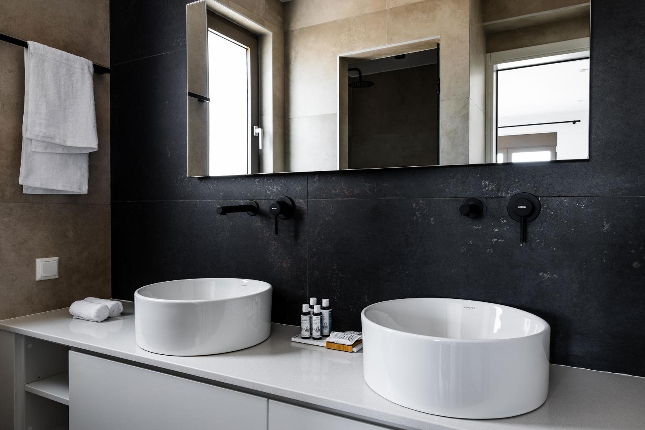 Porto Cali, Earthy Retreat Amidst Nature by etouri
