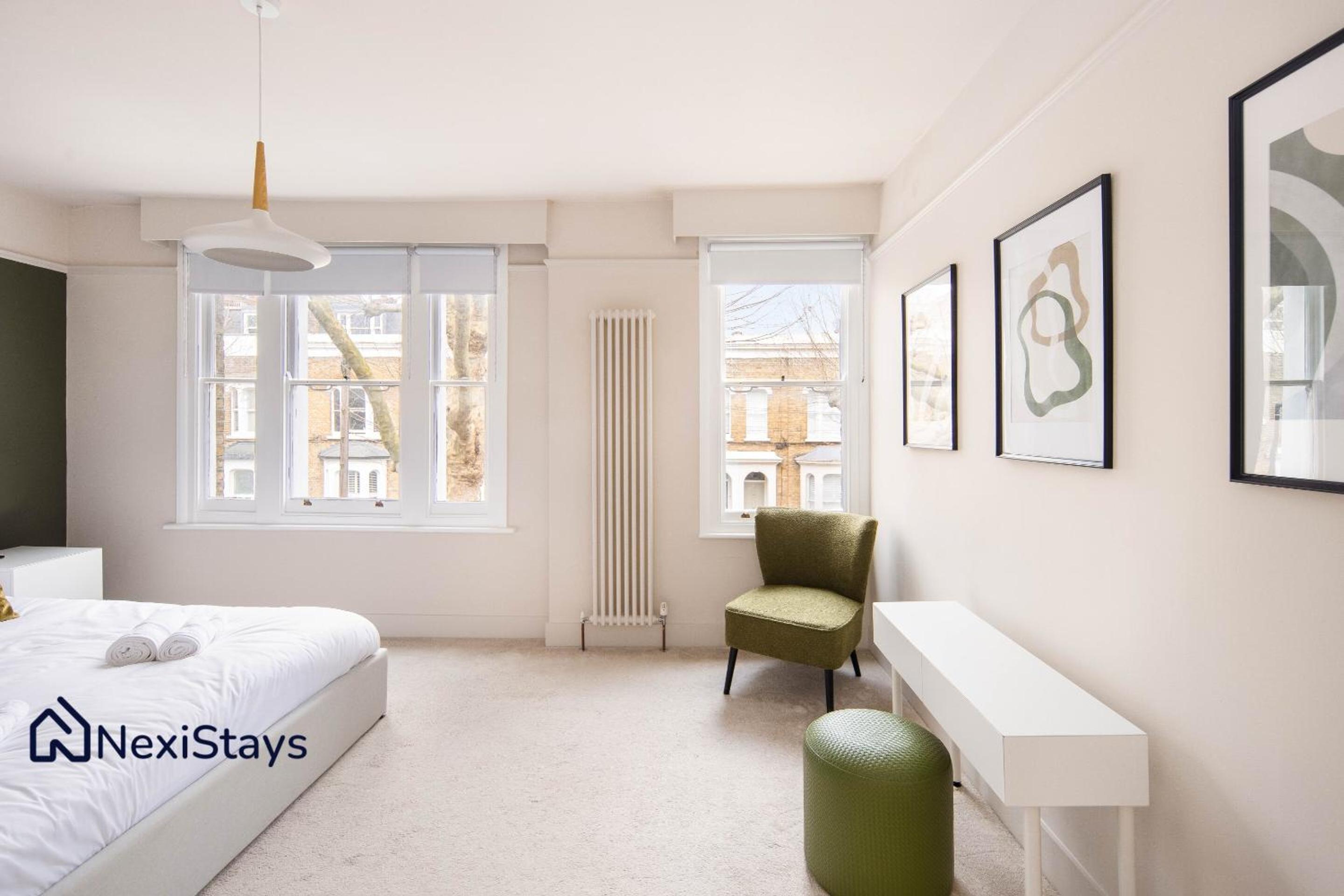 10 Mins Walk to The Oval, The Kennington Retreat