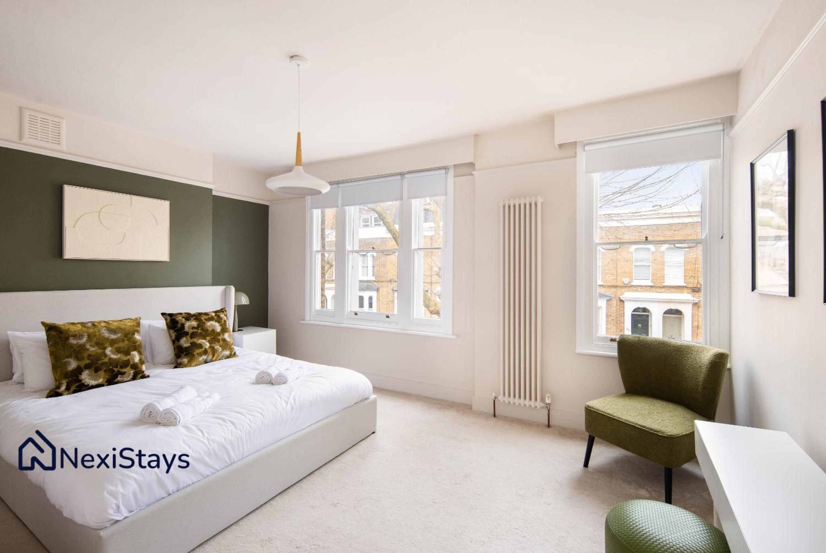 10 Mins Walk to The Oval, The Kennington Retreat