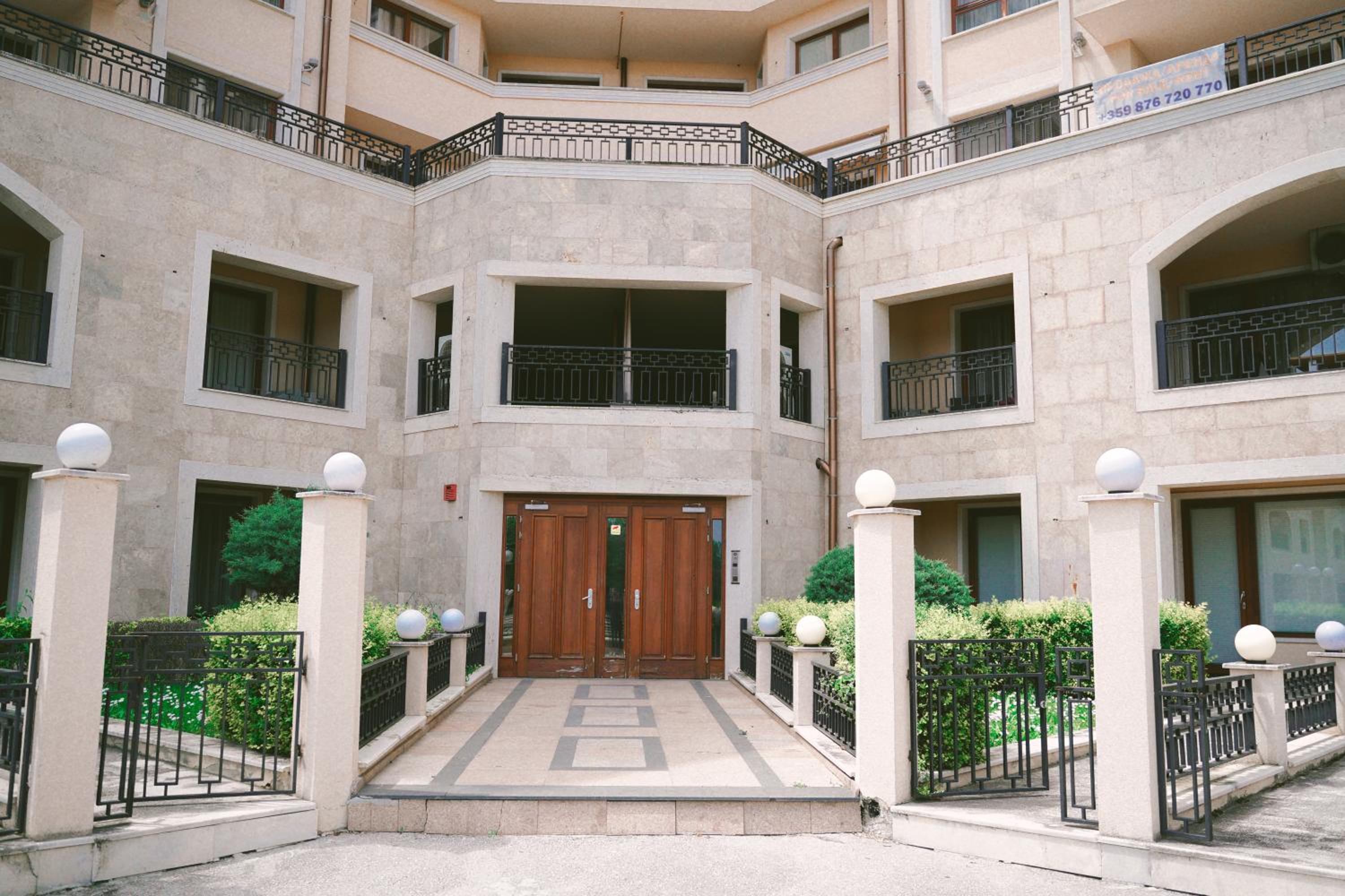Golden Sands-Beachfront apartment of your dreams