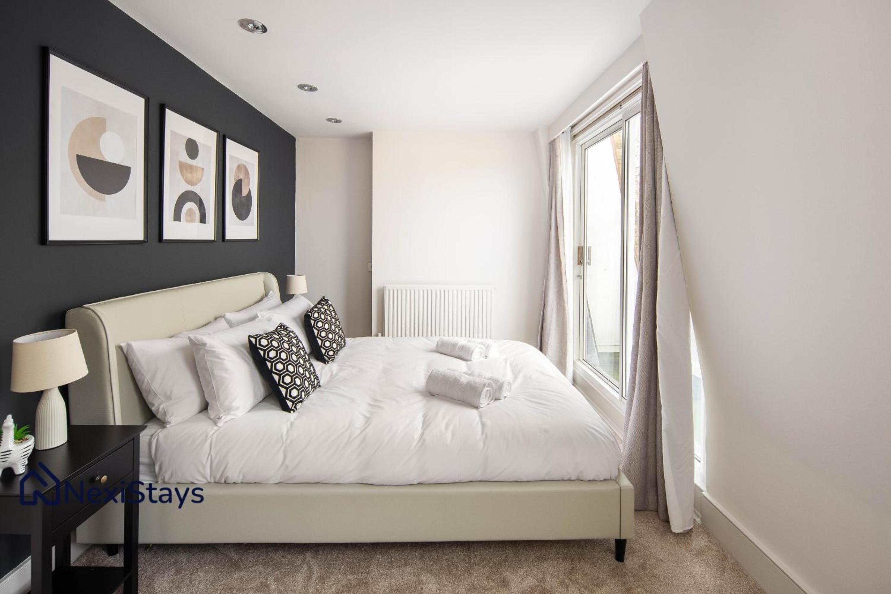 10 Mins Walk to The Oval, The Kennington Retreat