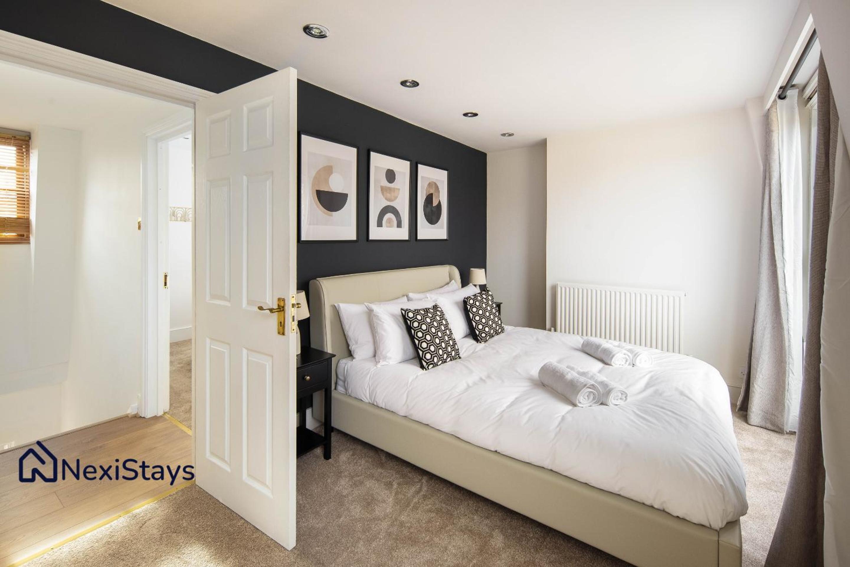 10 Mins Walk to The Oval, The Kennington Retreat