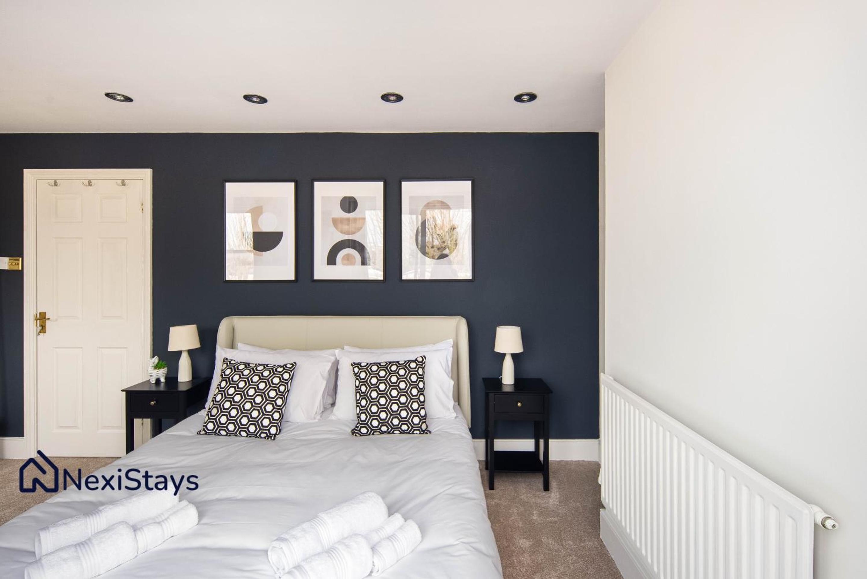 10 Mins Walk to The Oval, The Kennington Retreat