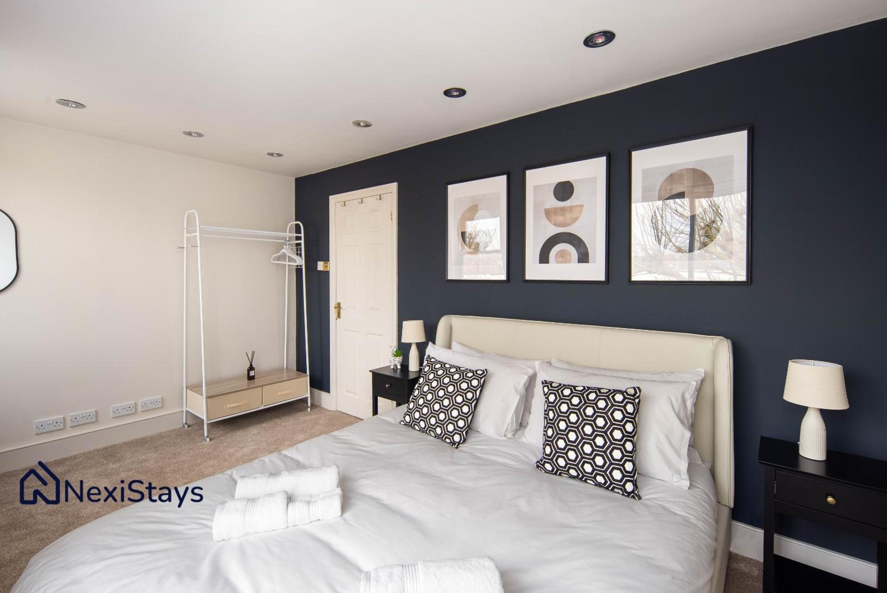 10 Mins Walk to The Oval, The Kennington Retreat