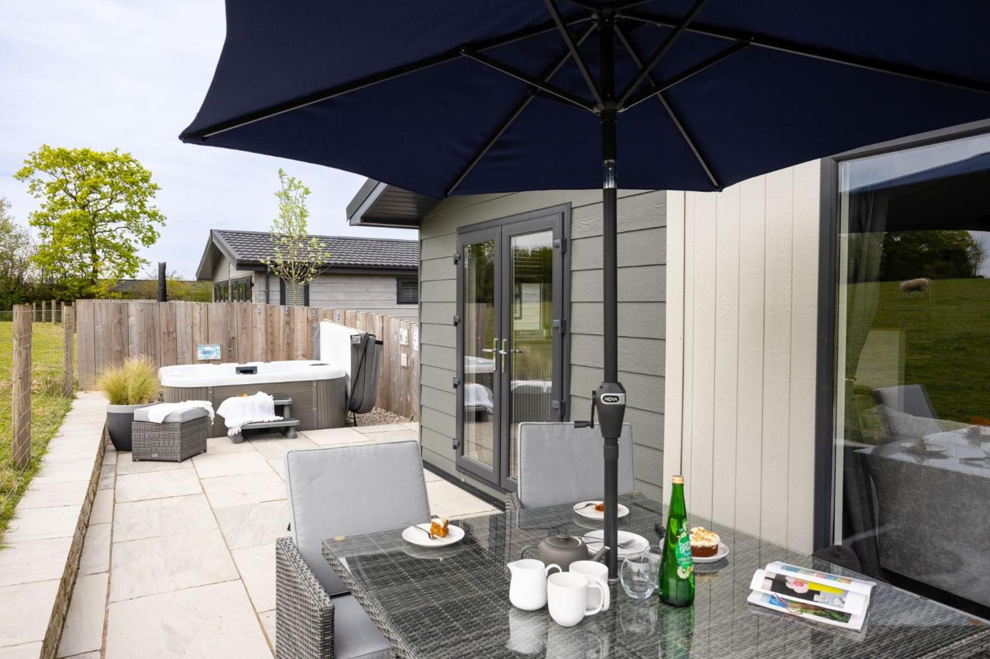 Snowdrop Lodge, 9 Roadford Lake Lodges view 4