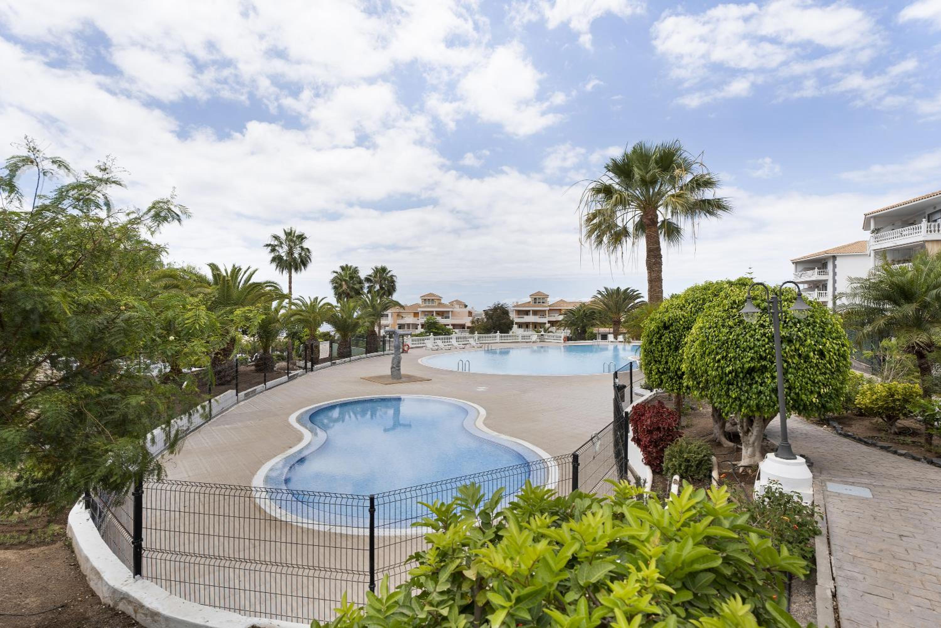 Apto Vistahermosa 3 Bed and Pool view 3