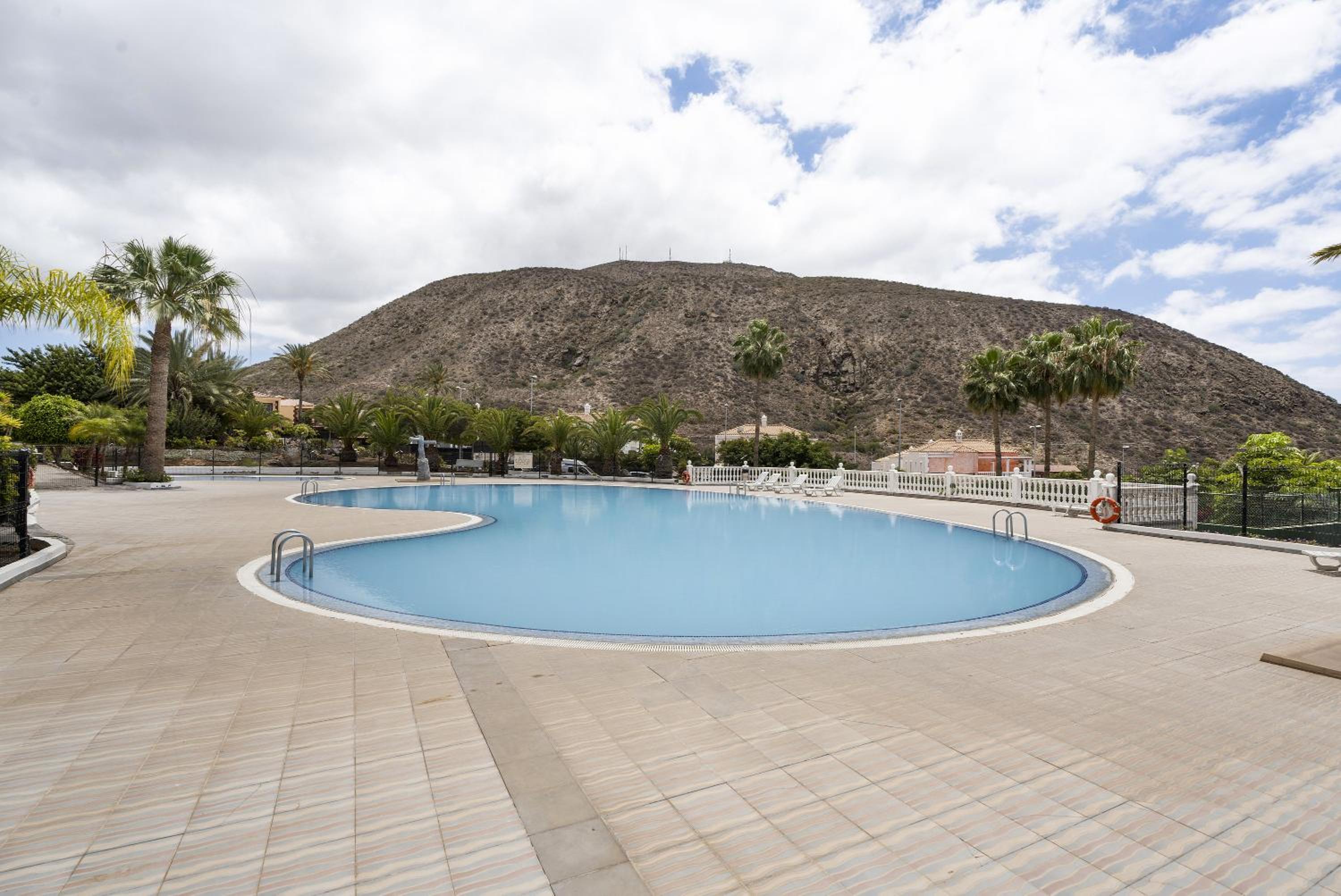 Apto Vistahermosa 3 Bed and Pool view 4