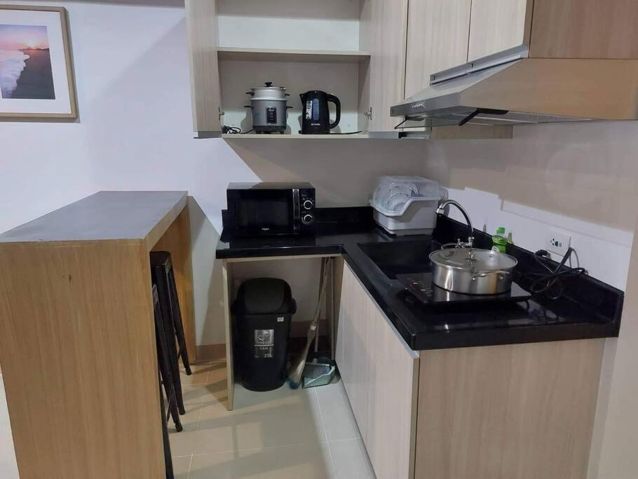Comfy Condo near Ayala, SM City & IT Park view 5