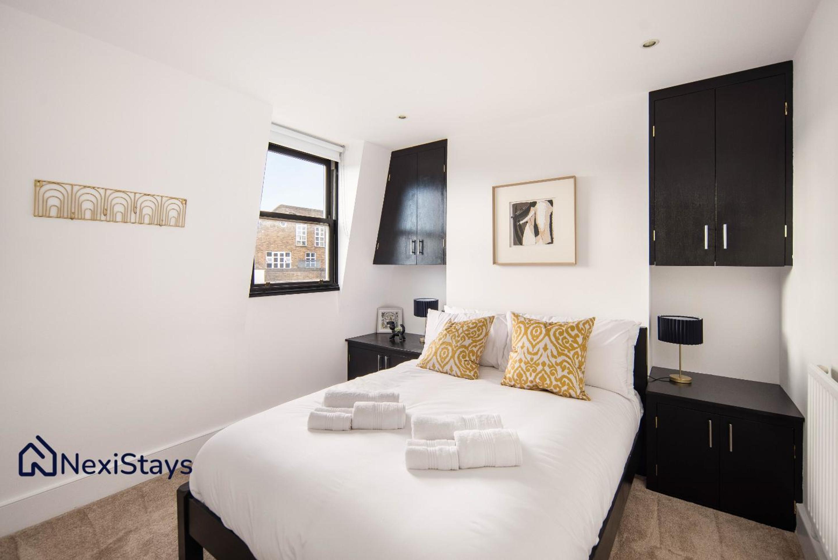 10 Mins Walk to The Oval, The Kennington Retreat
