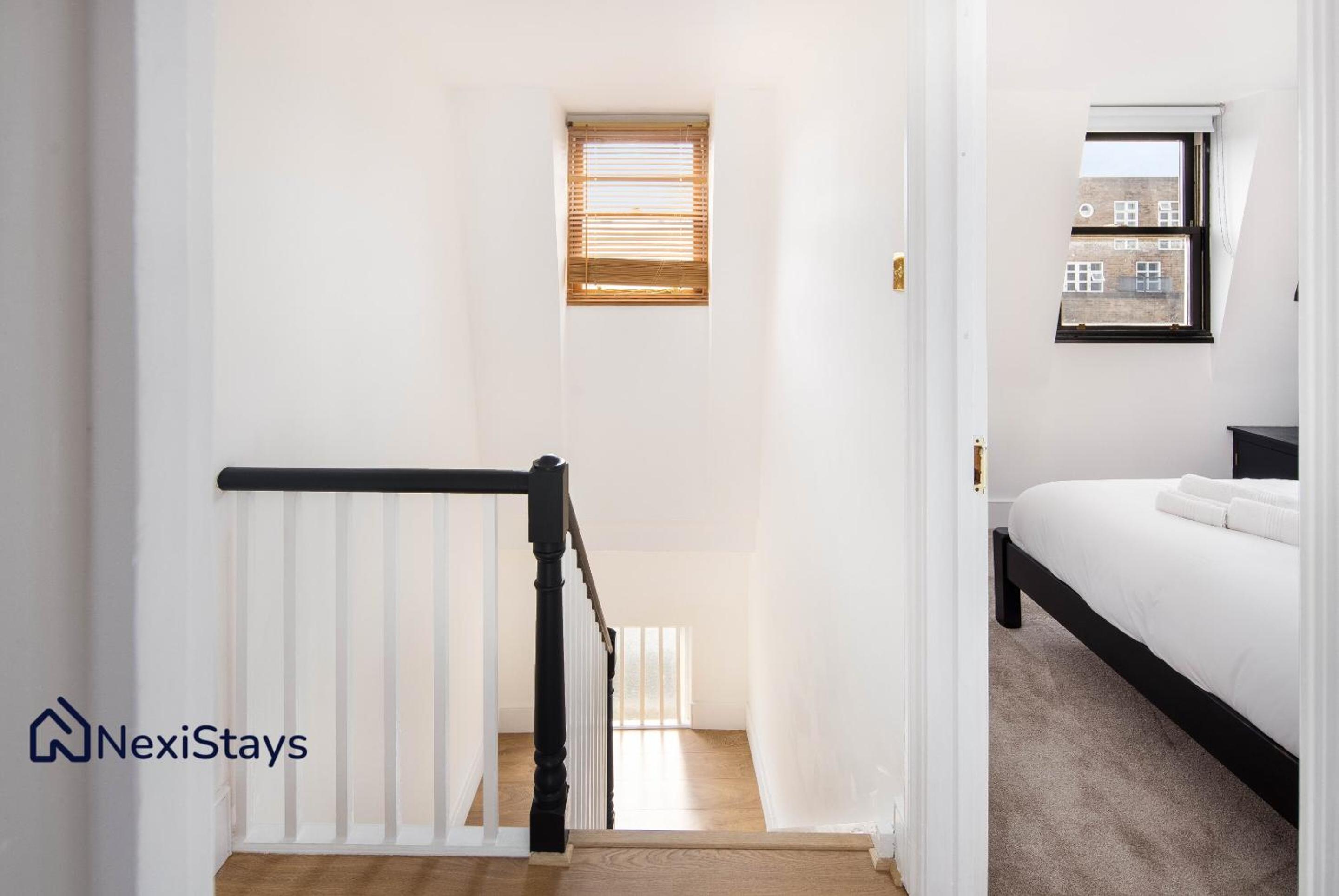 10 Mins Walk to The Oval, The Kennington Retreat