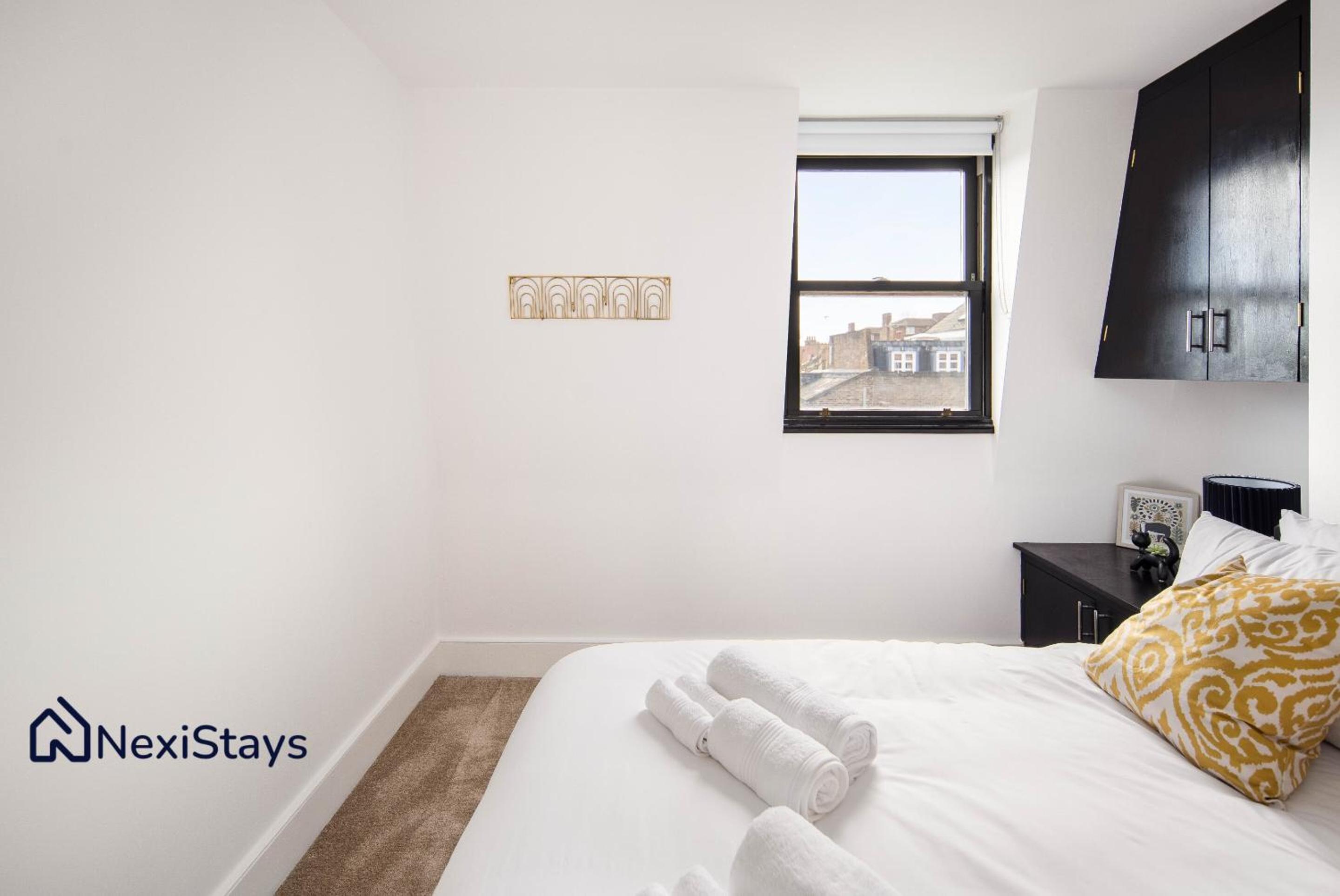 10 Mins Walk to The Oval, The Kennington Retreat