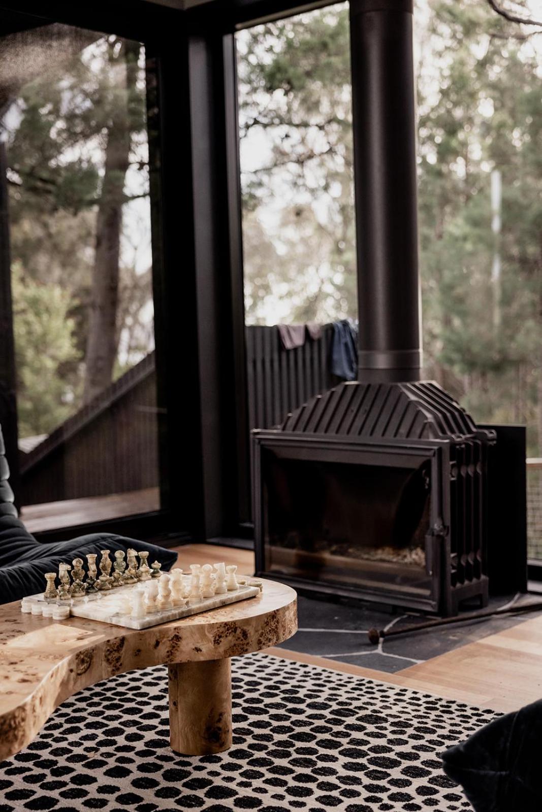 'Sisters=' - Cliff top cabin with hot tub