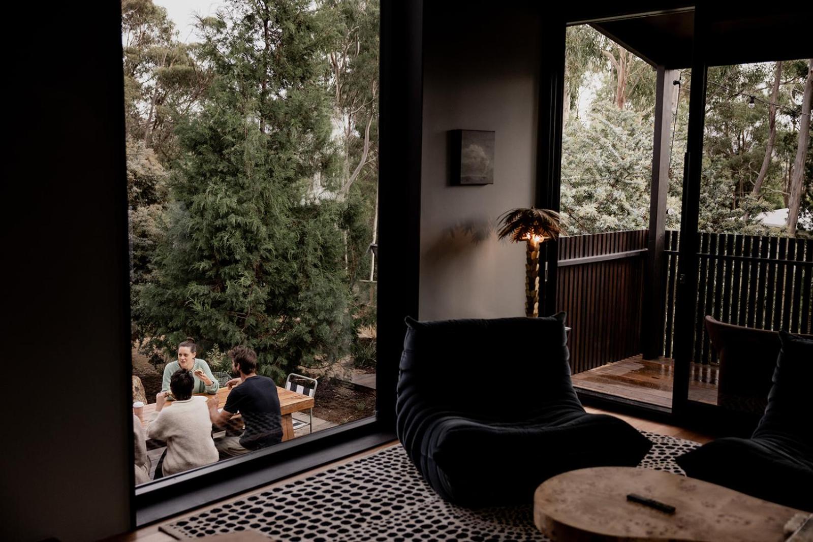 'Sisters=' - Cliff top cabin with hot tub