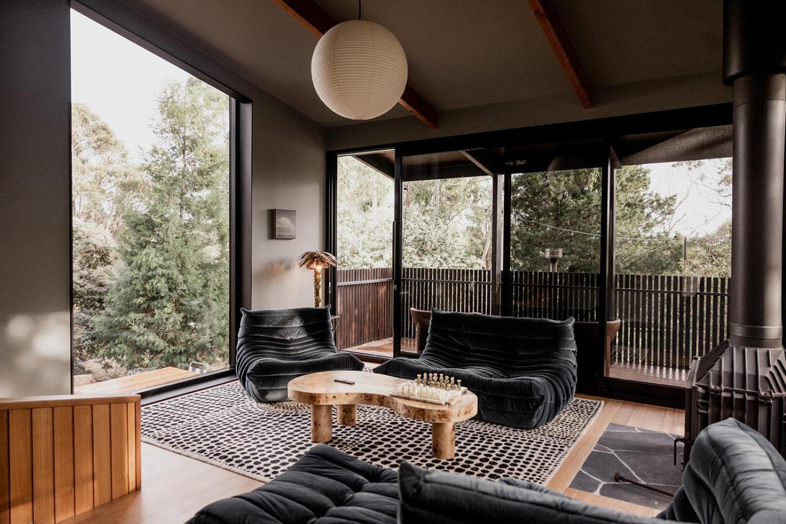 'Sisters=' - Cliff top cabin with hot tub