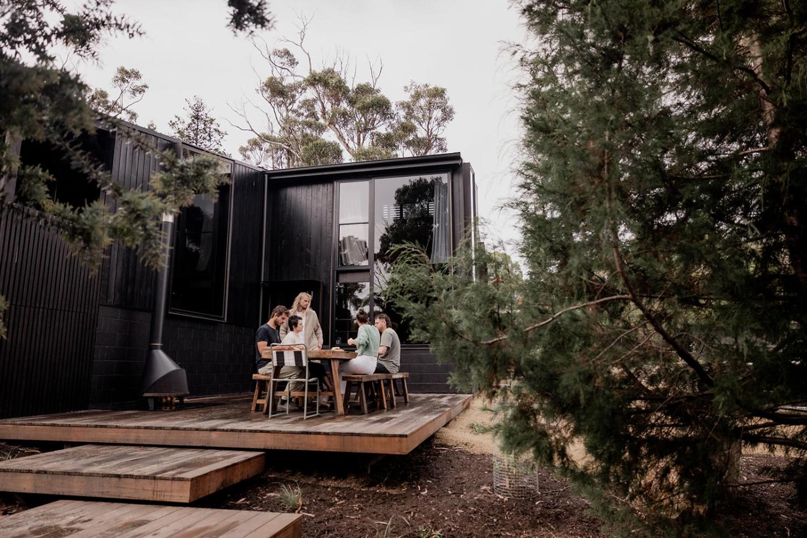'Sisters=' - Cliff top cabin with hot tub