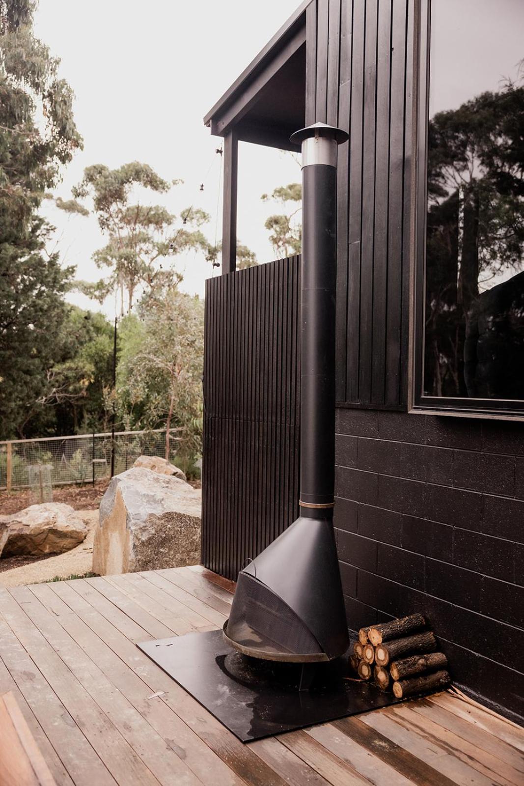 'Sisters=' - Cliff top cabin with hot tub
