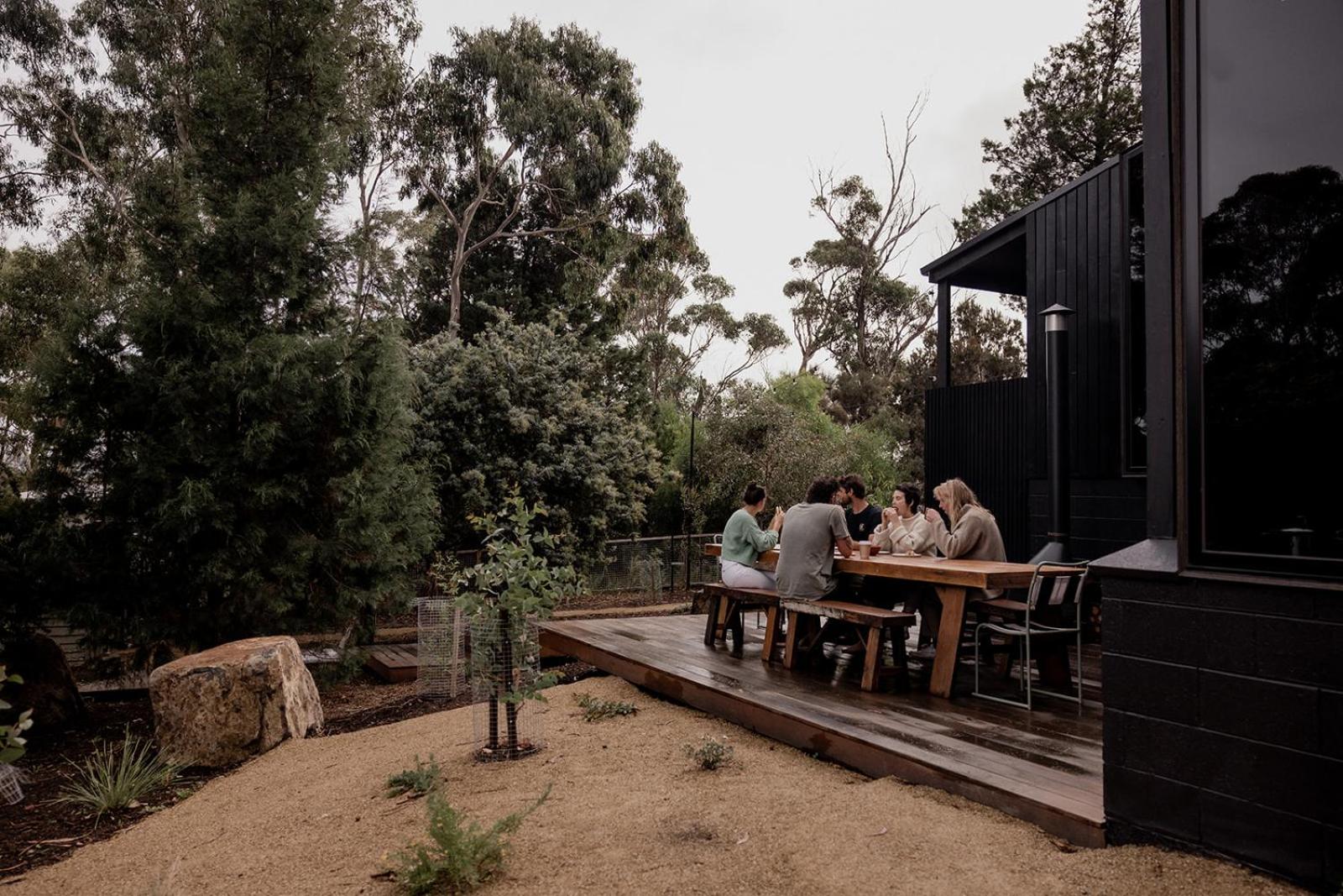 'Sisters=' - Cliff top cabin with hot tub