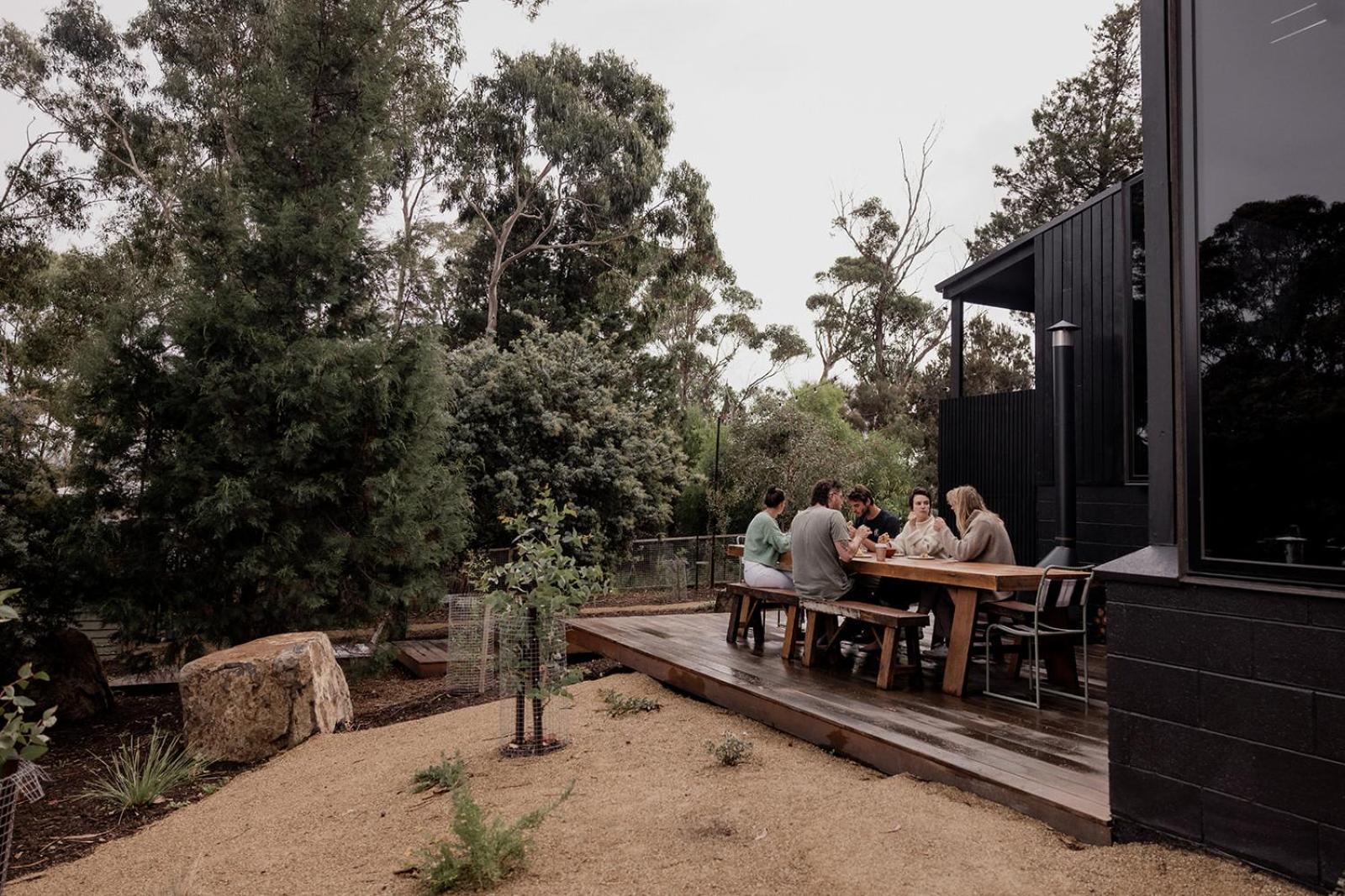 'Sisters=' - Cliff top cabin with hot tub