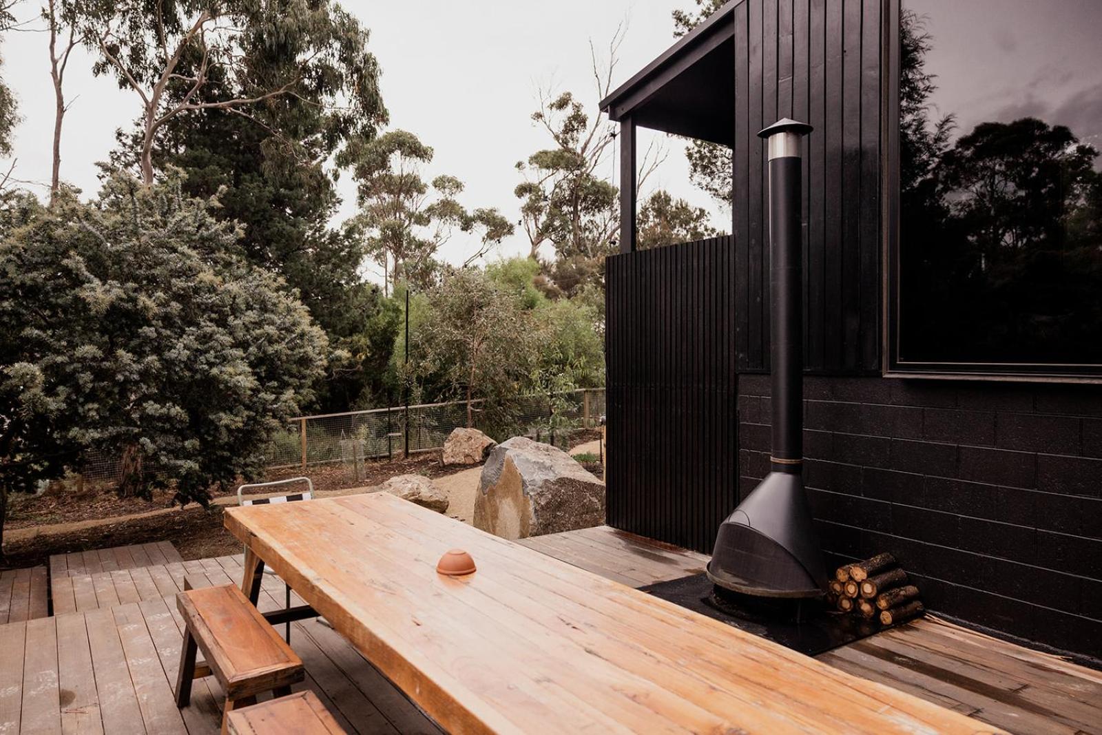 'Sisters=' - Cliff top cabin with hot tub