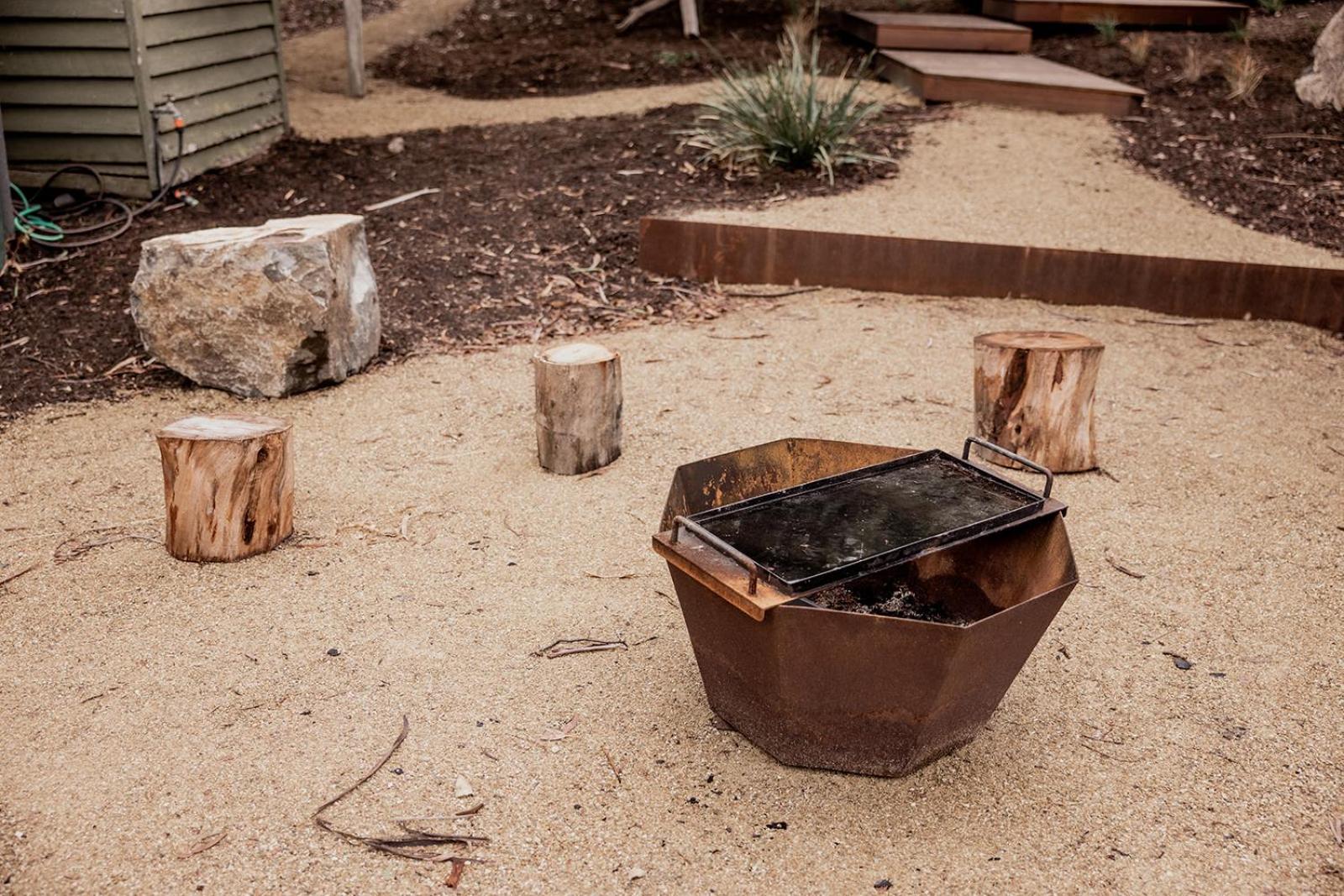 'Sisters=' - Cliff top cabin with hot tub
