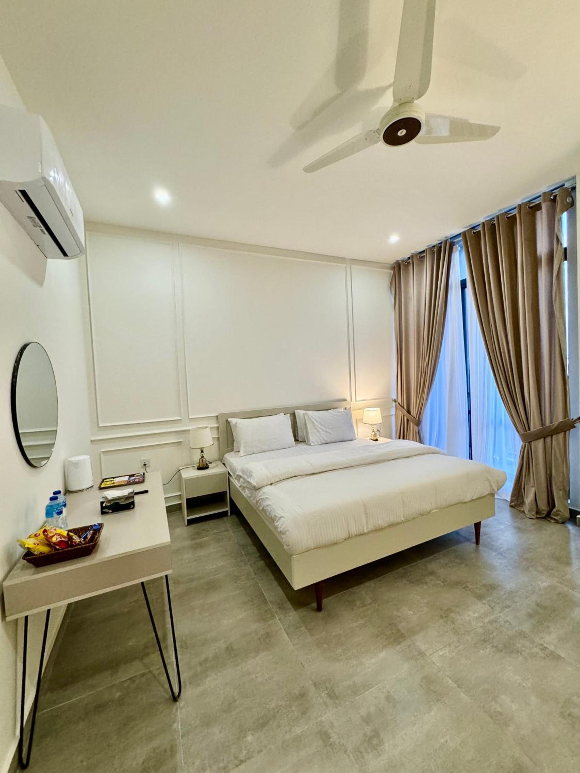 Skypark One Gulberg - Apartments by Superhost