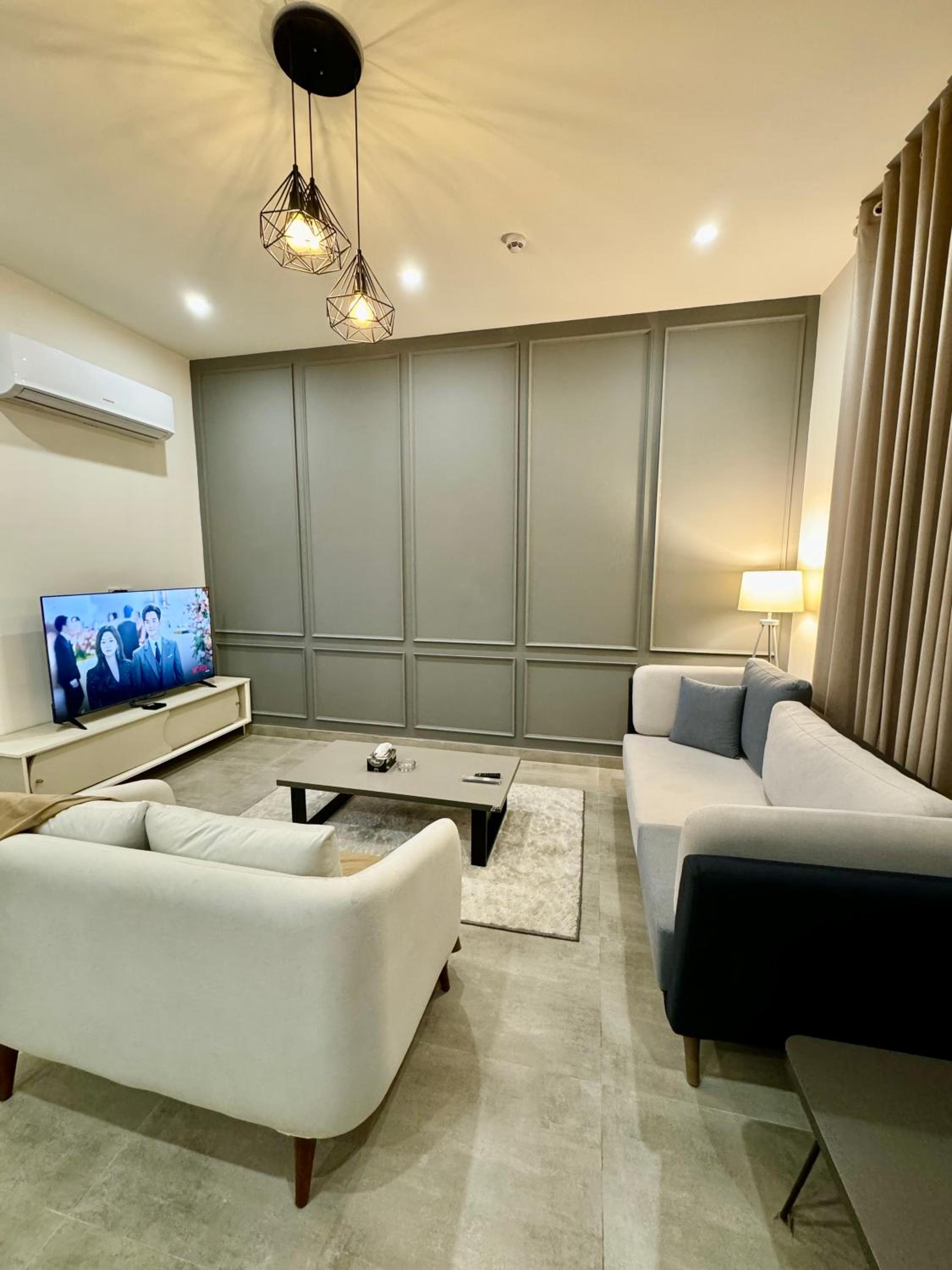 Skypark One Gulberg - Apartments by Superhost