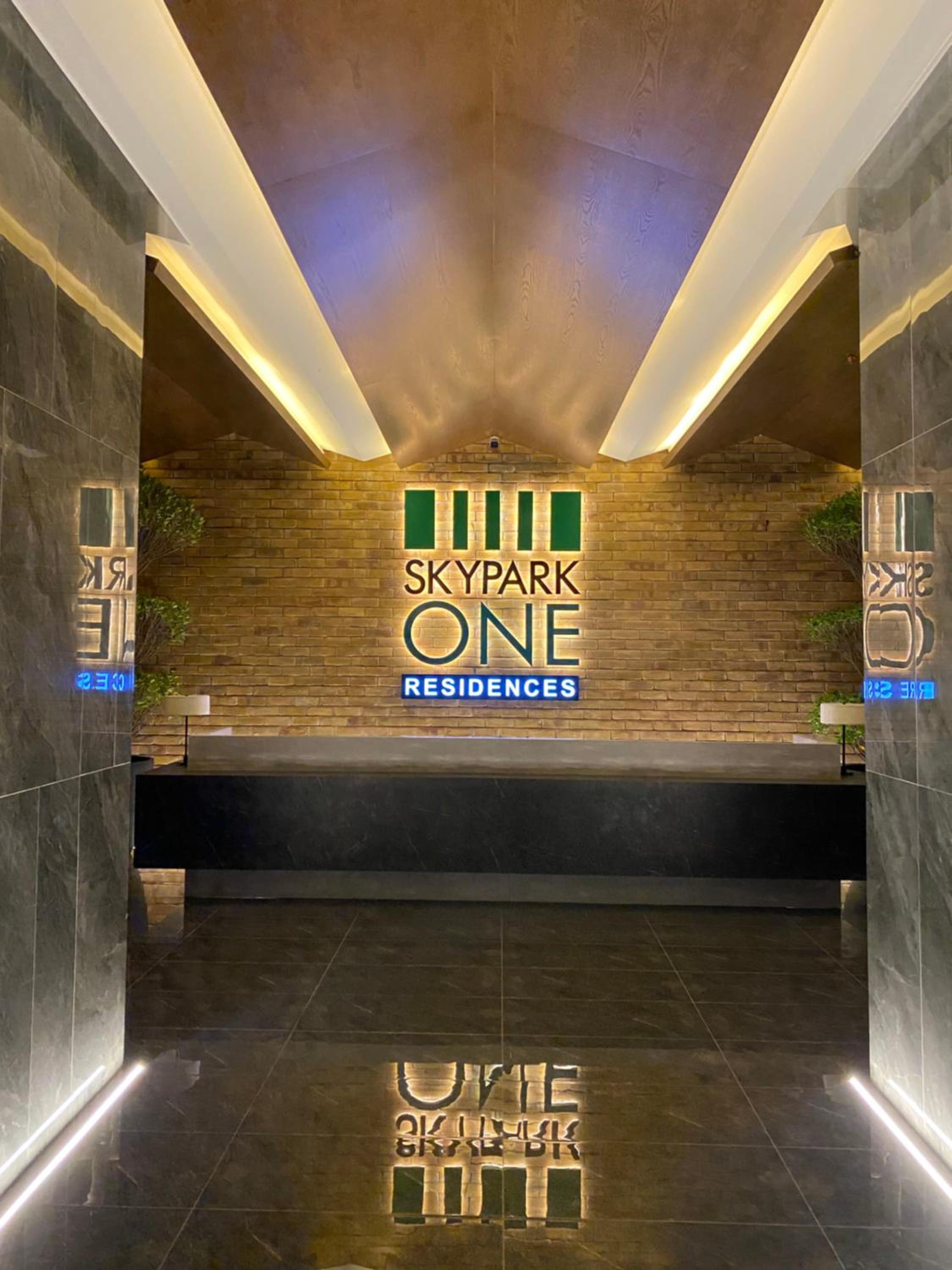 Skypark One Gulberg - Apartments by Superhost
