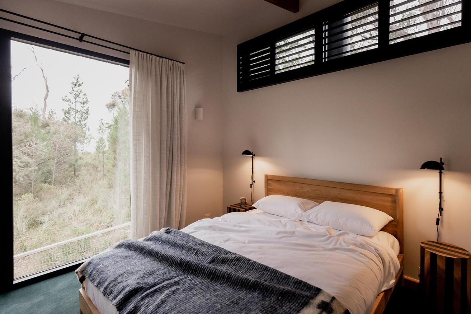 'Sisters=' - Cliff top cabin with hot tub