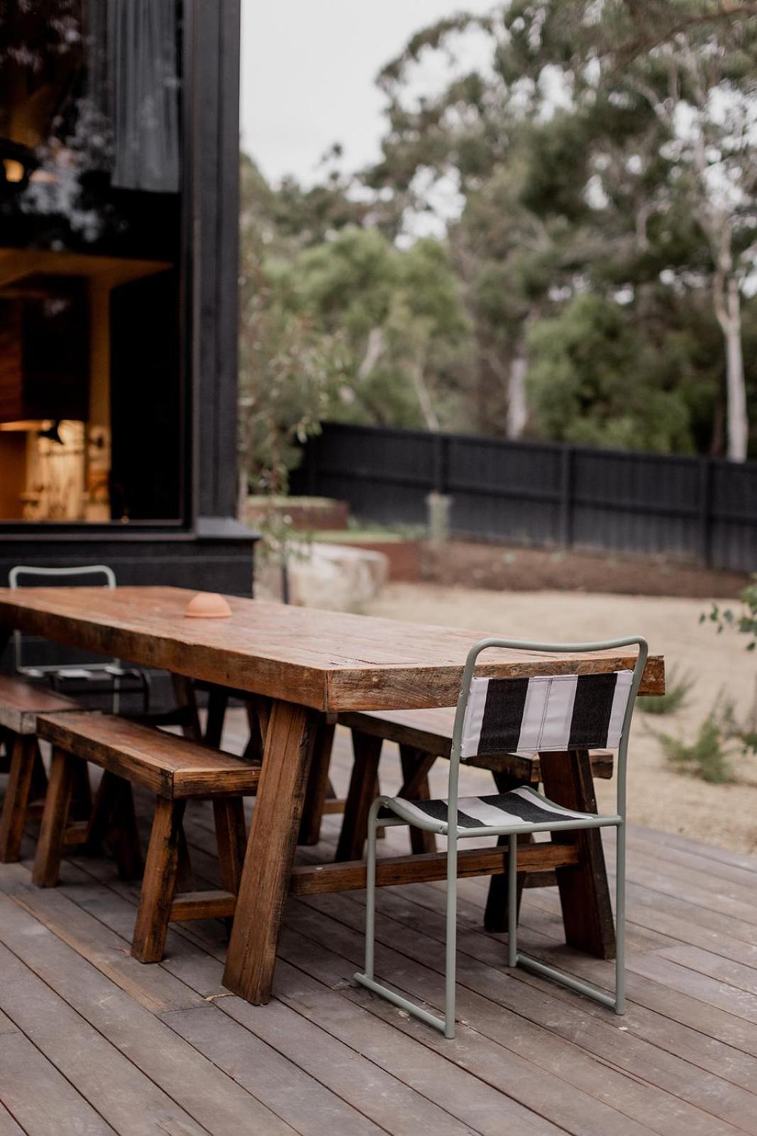 'Sisters=' - Cliff top cabin with hot tub