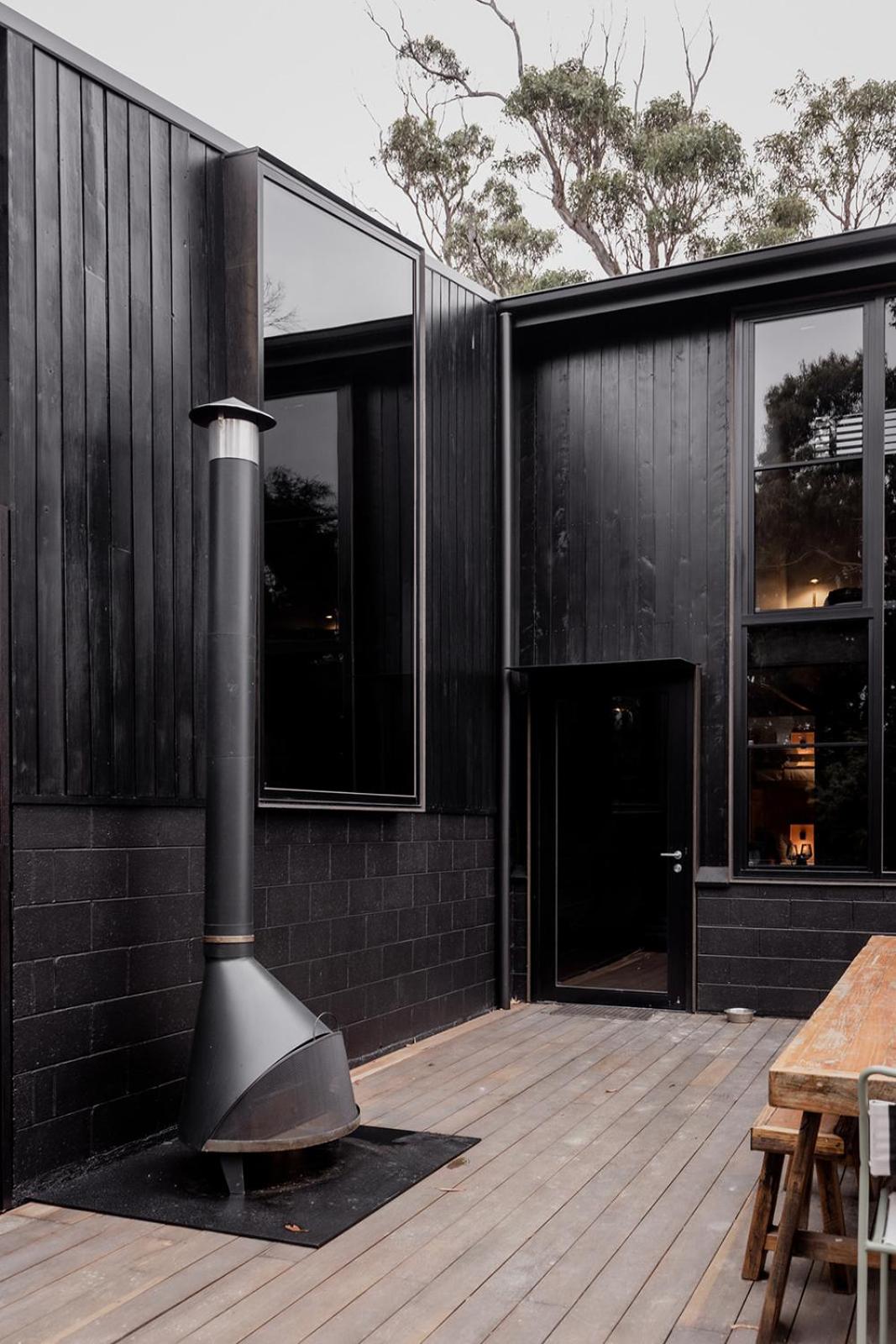 'Sisters=' - Cliff top cabin with hot tub