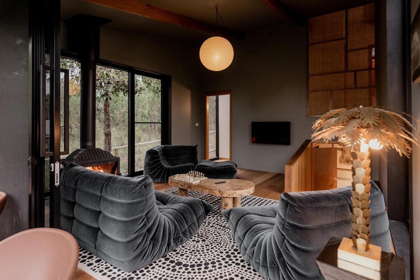 'Sisters=' - Cliff top cabin with hot tub