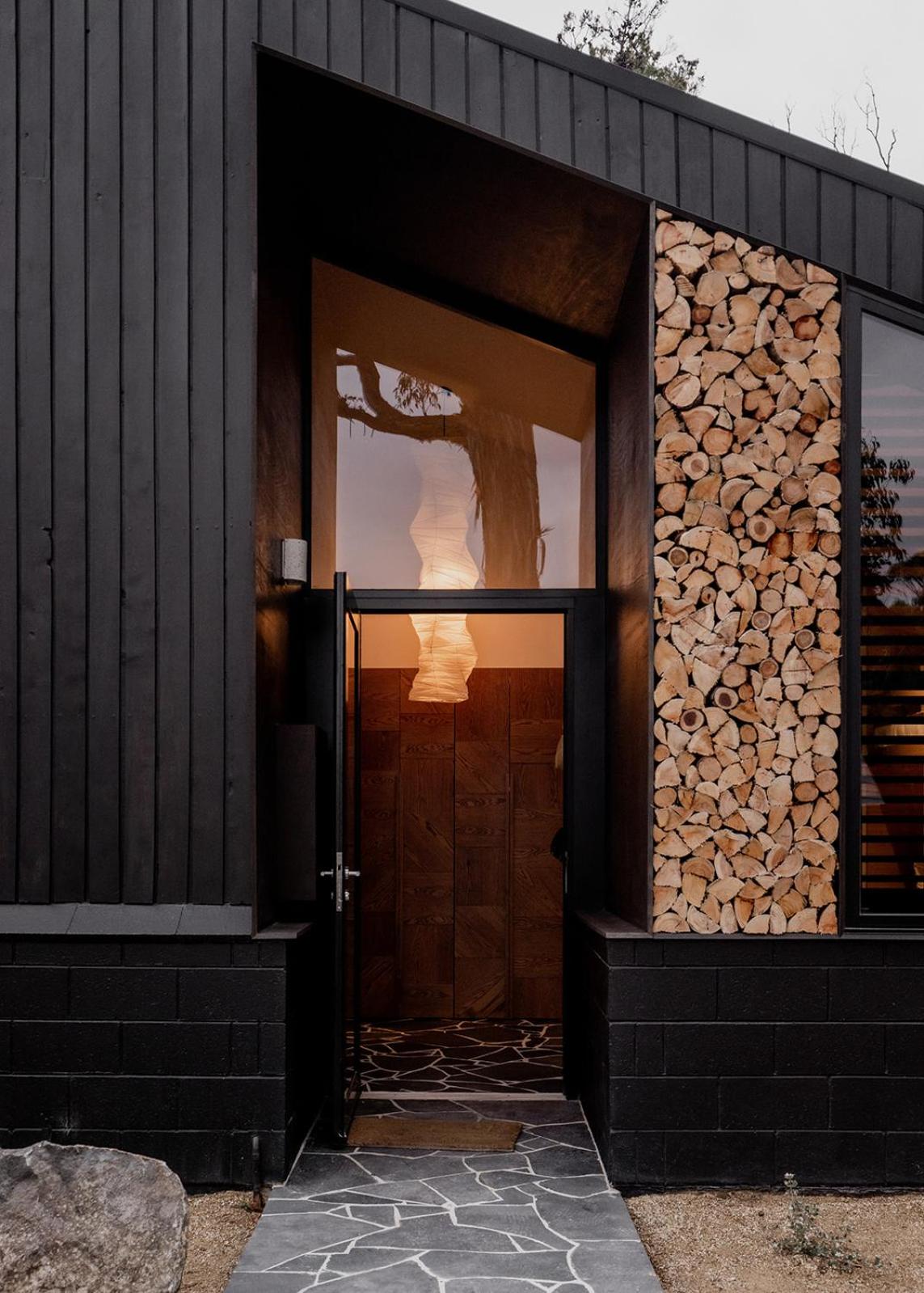 'Sisters=' - Cliff top cabin with hot tub