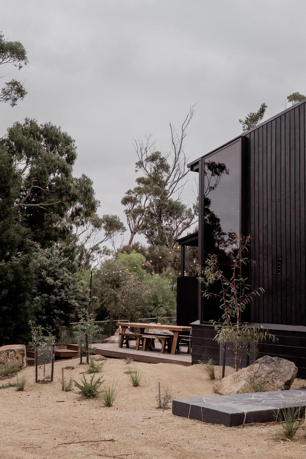 'Sisters=' - Cliff top cabin with hot tub