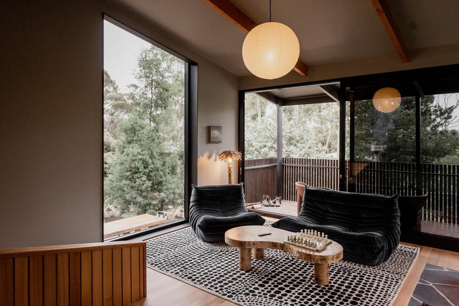 'Sisters=' - Cliff top cabin with hot tub