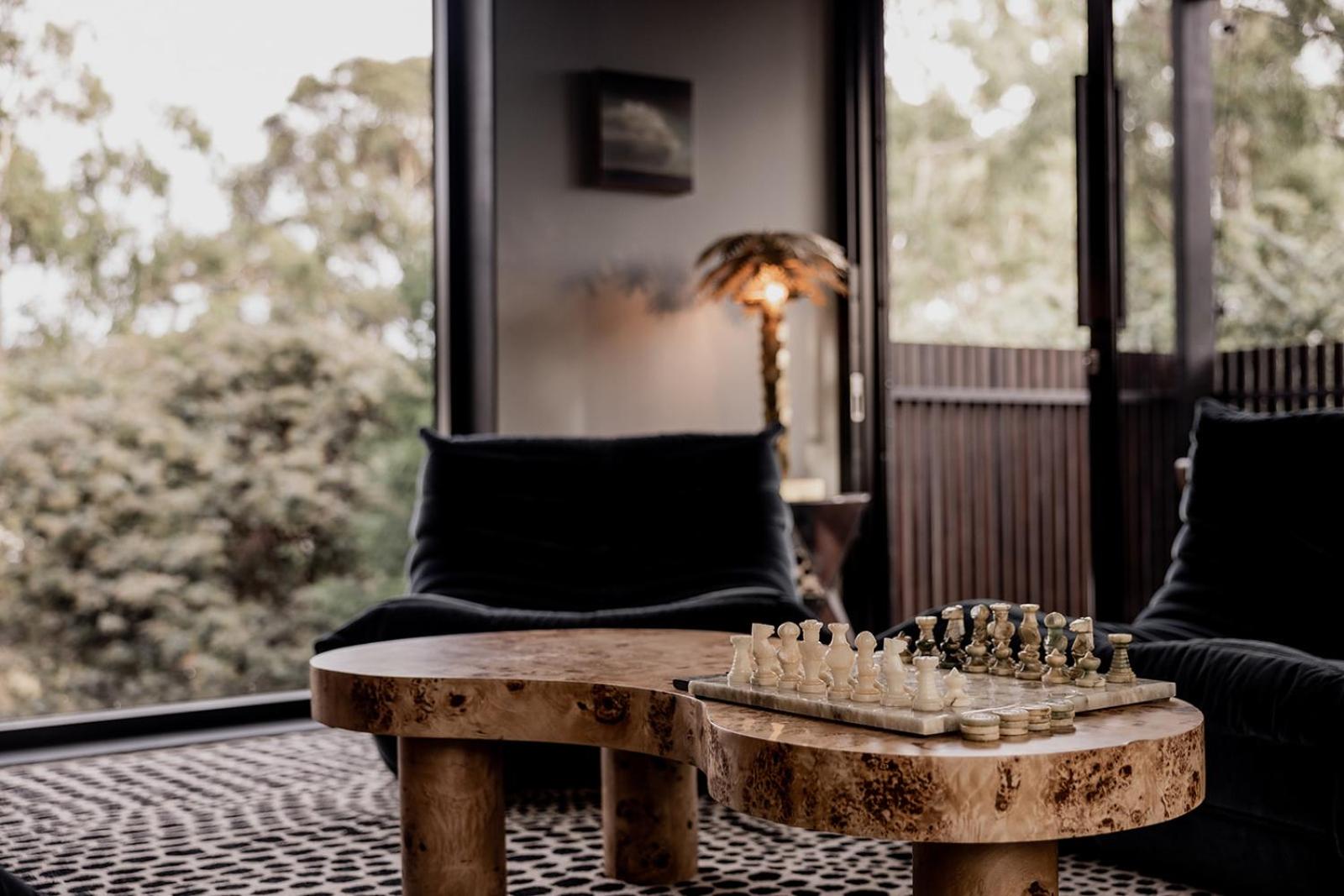 'Sisters=' - Cliff top cabin with hot tub