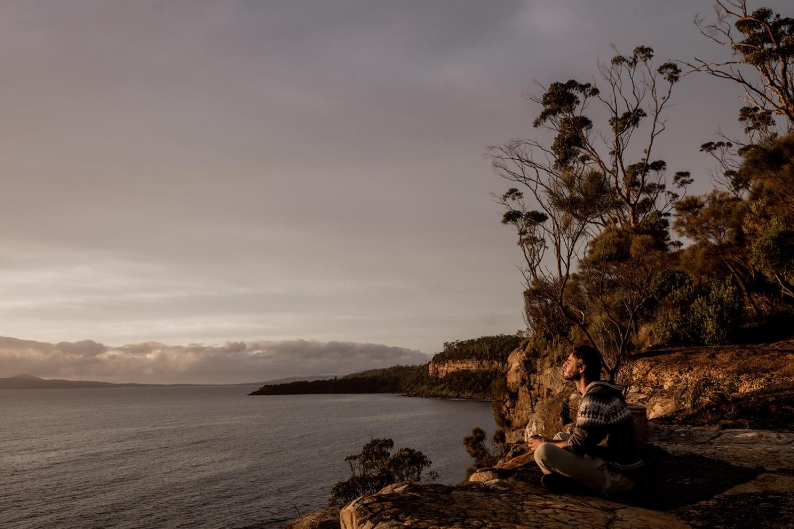 'Sisters=' - Cliff top cabin with hot tub