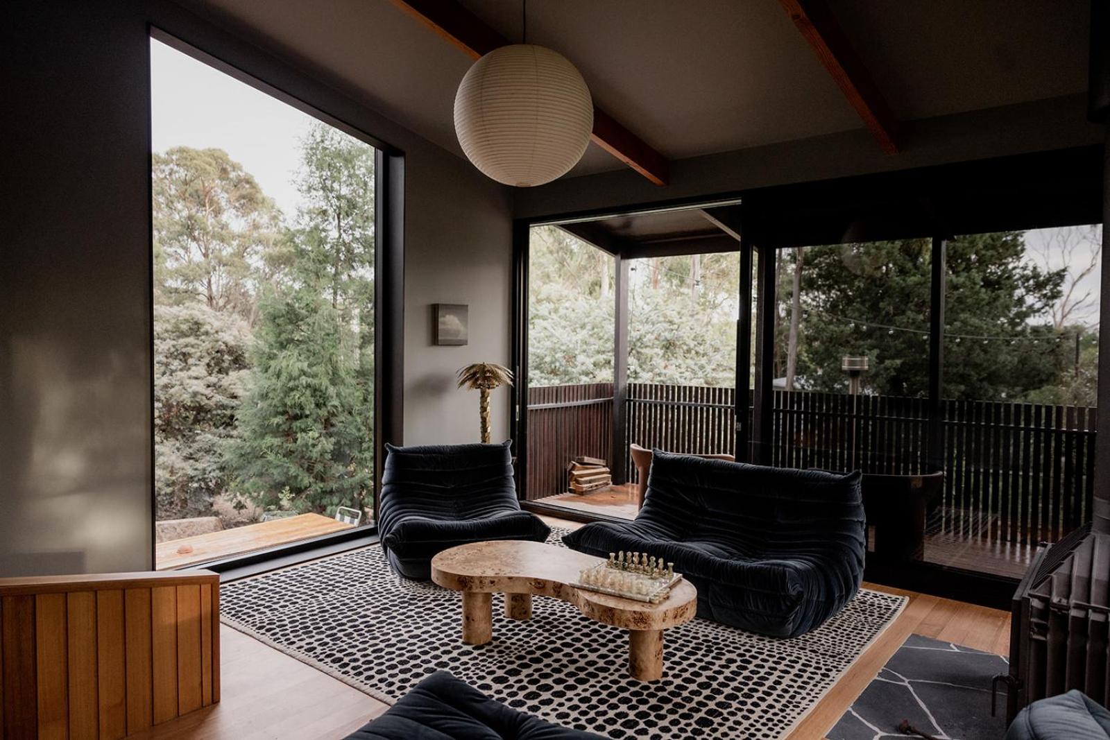 'Sisters=' - Cliff top cabin with hot tub