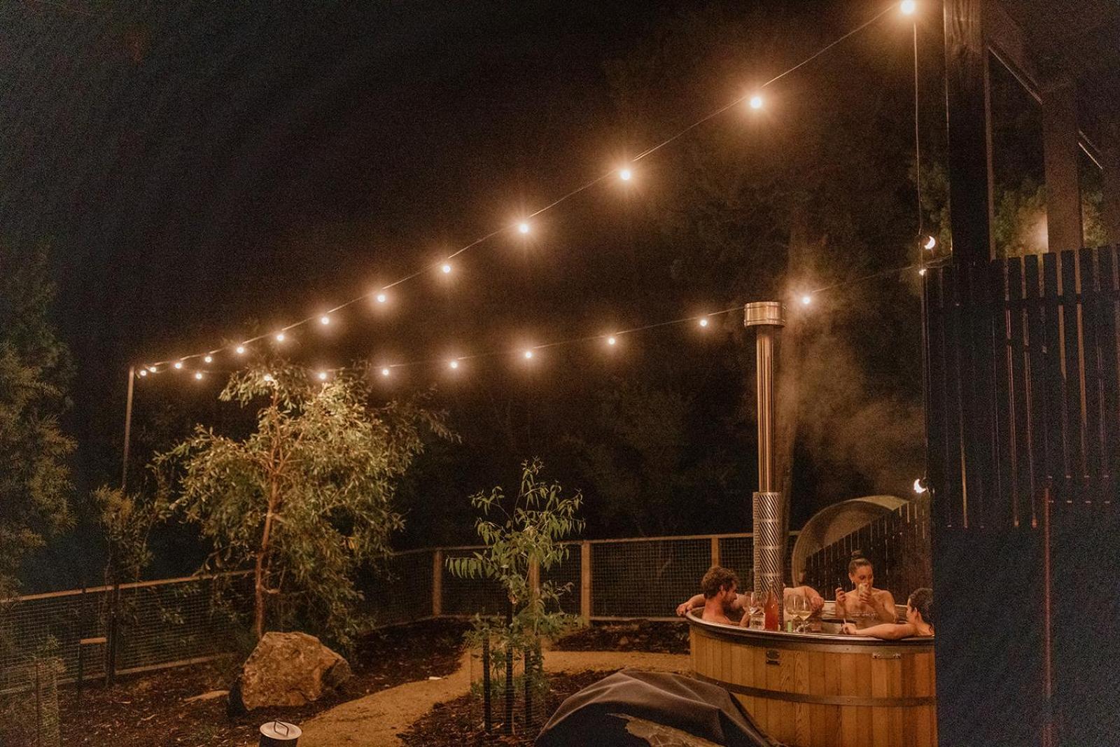 'Sisters=' - Cliff top cabin with hot tub