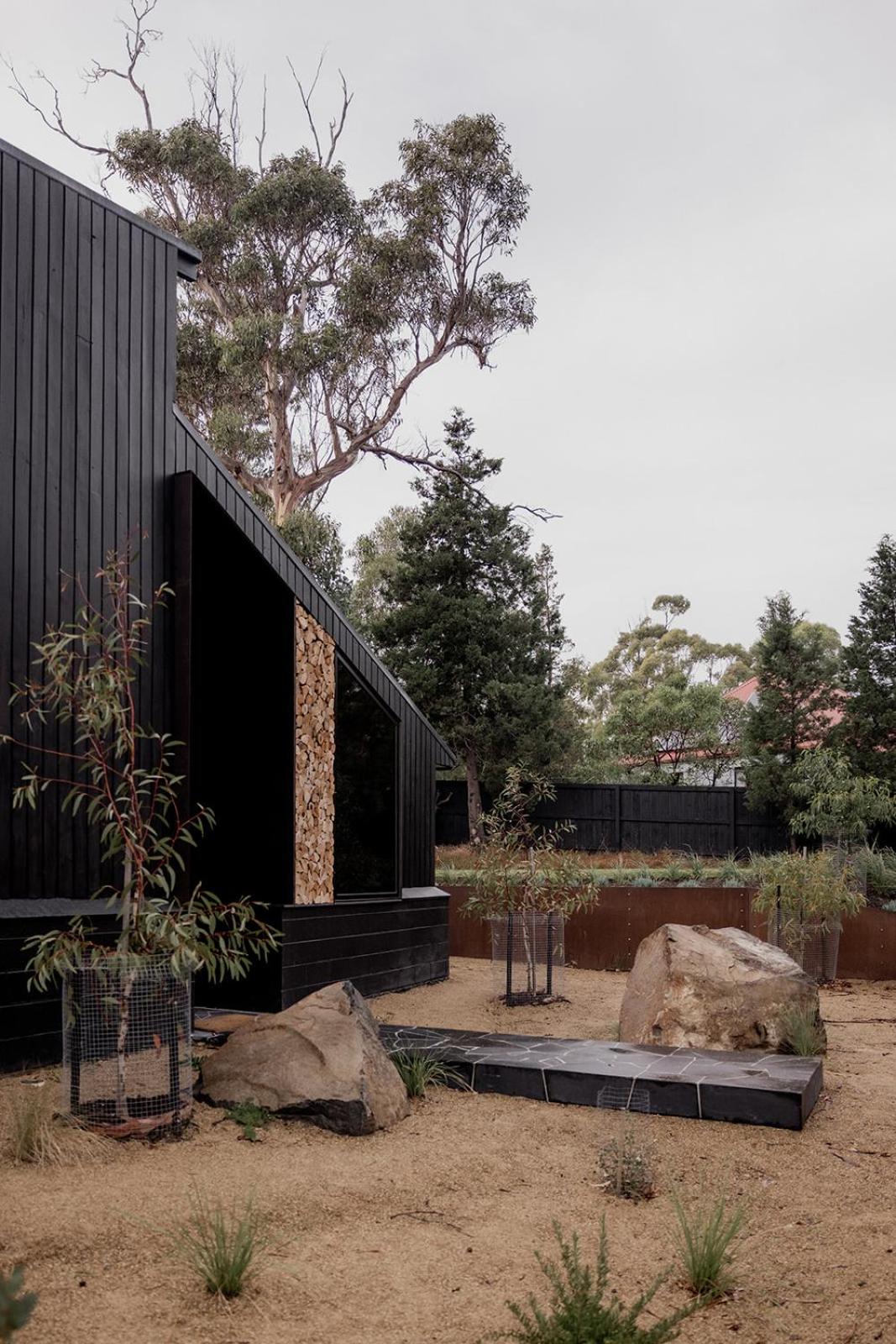 'Sisters=' - Cliff top cabin with hot tub