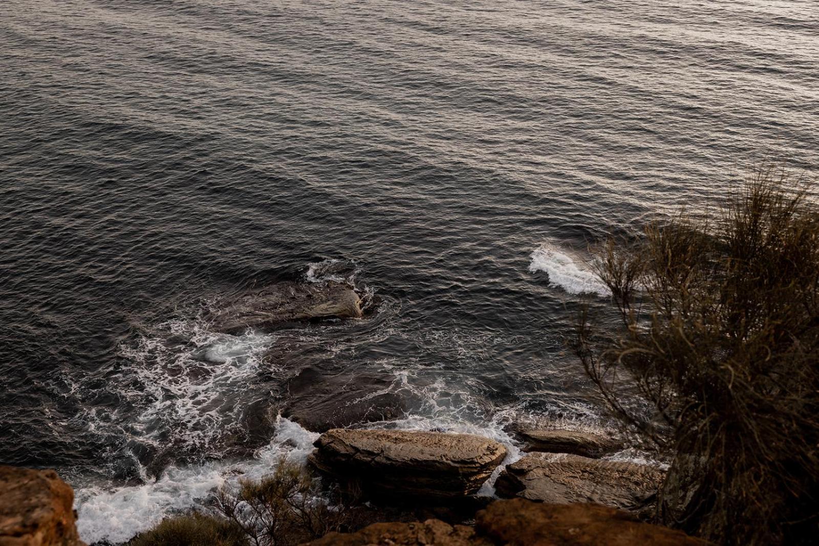 'Sisters=' - Cliff top cabin with hot tub