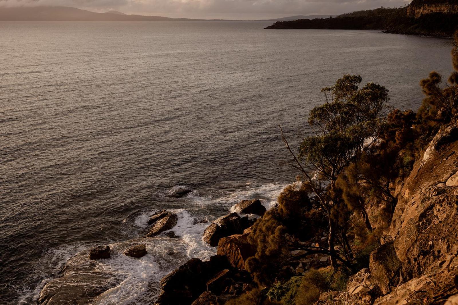 'Sisters=' - Cliff top cabin with hot tub