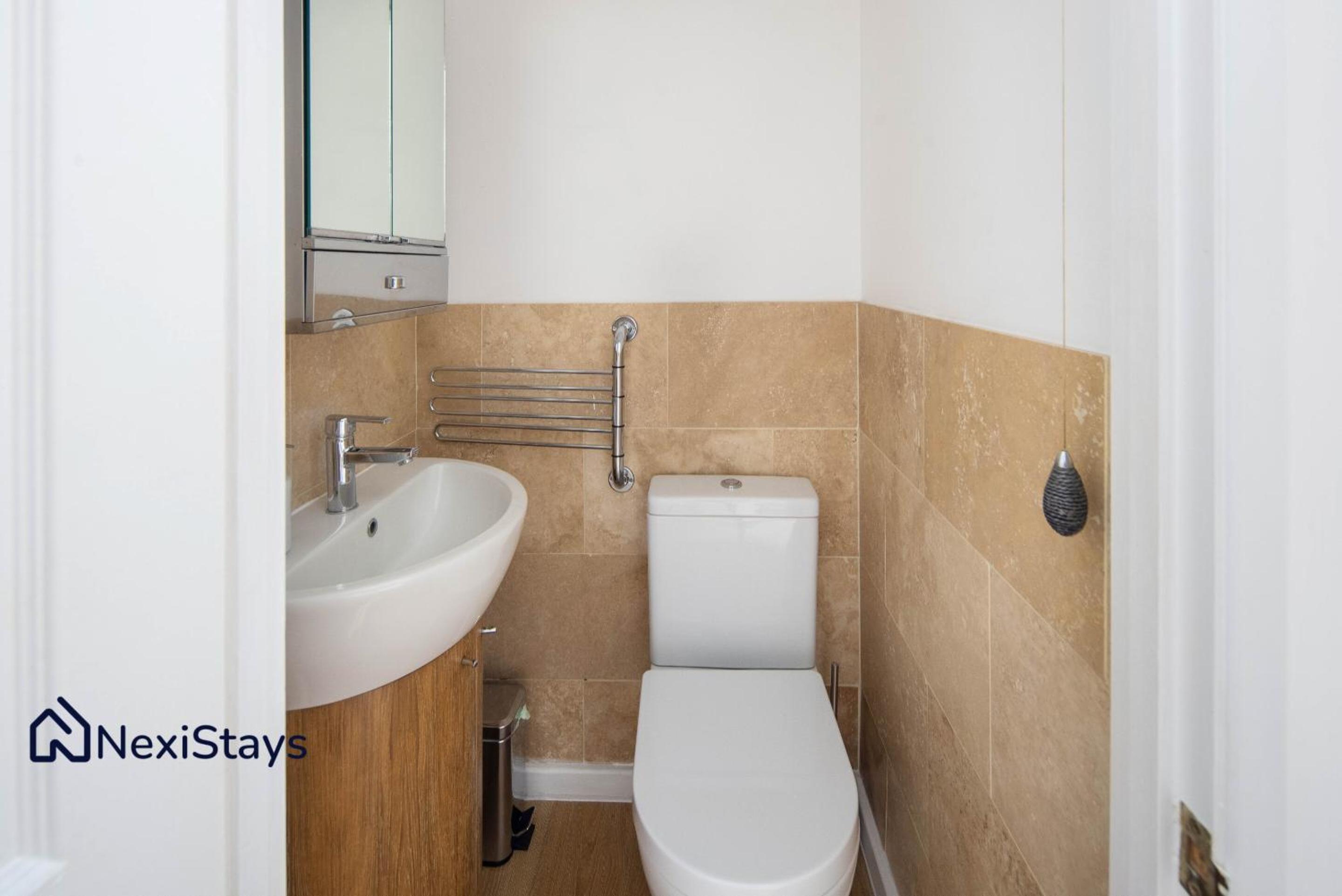10 Mins Walk to The Oval, The Kennington Retreat