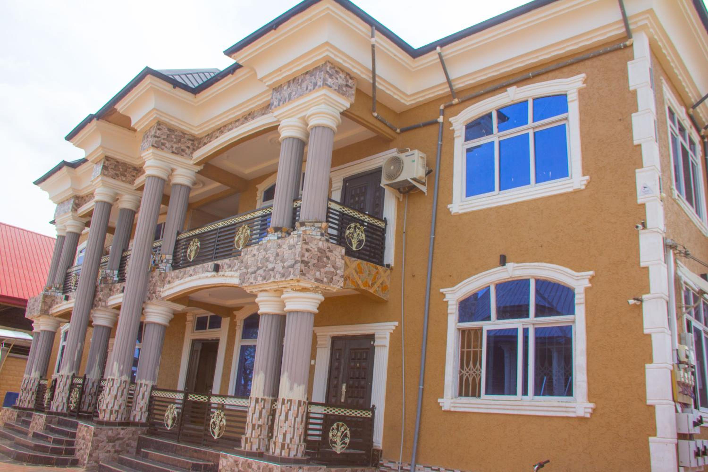 Maakyere Apartments